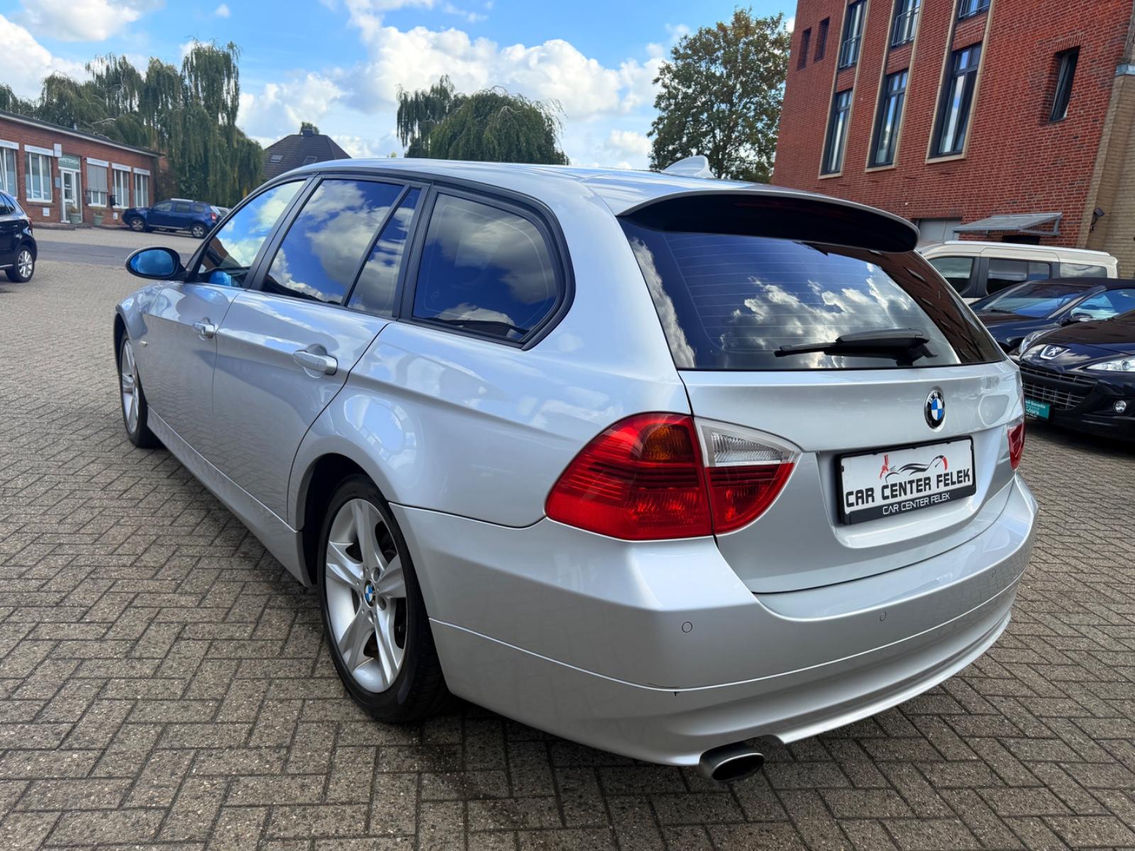 BMW 320 2008 — interior