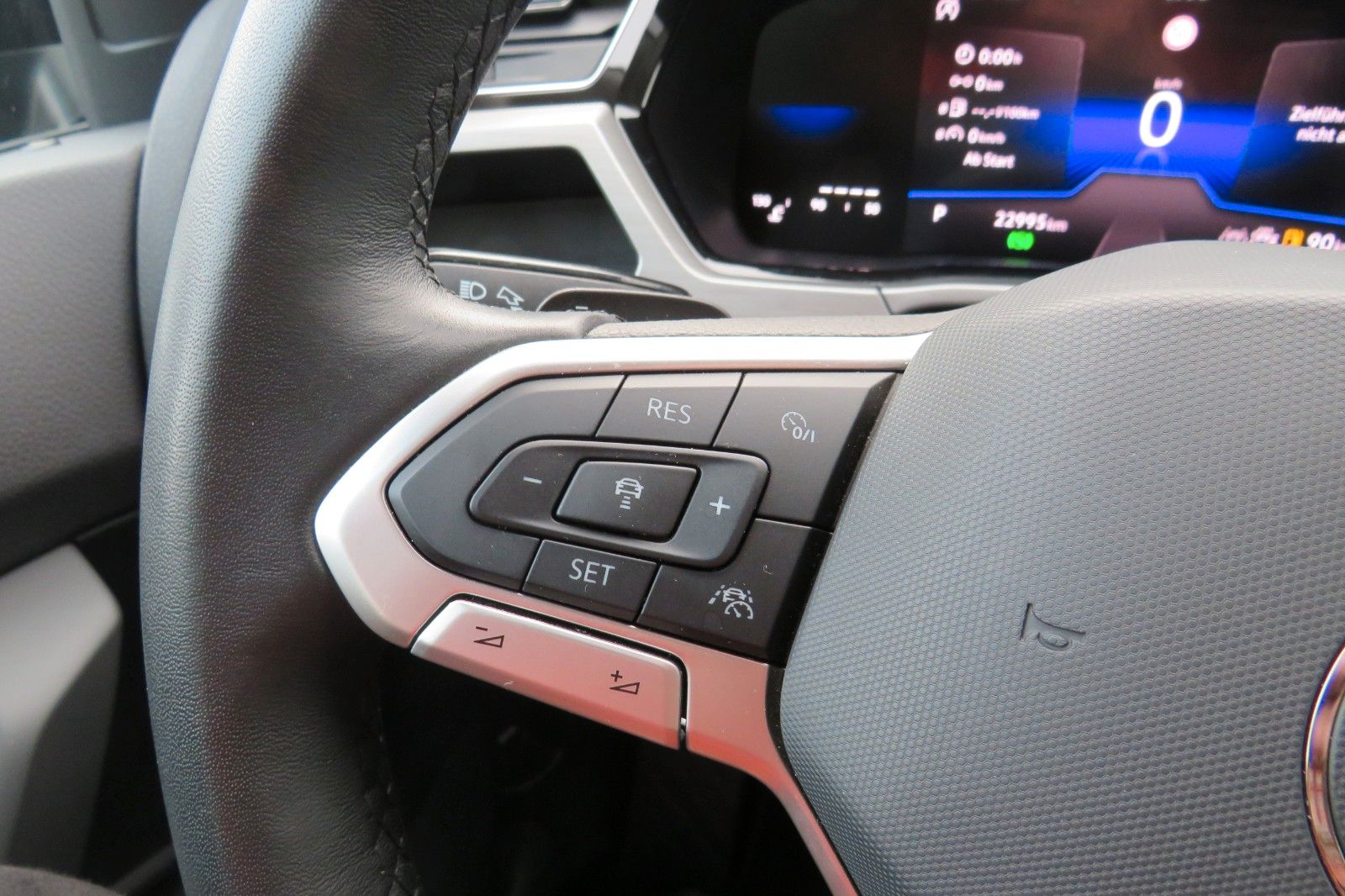 Fahrzeugabbildung Volkswagen Touran Comfort DSG AHK 7-SITZE KAMERA LED 1.H