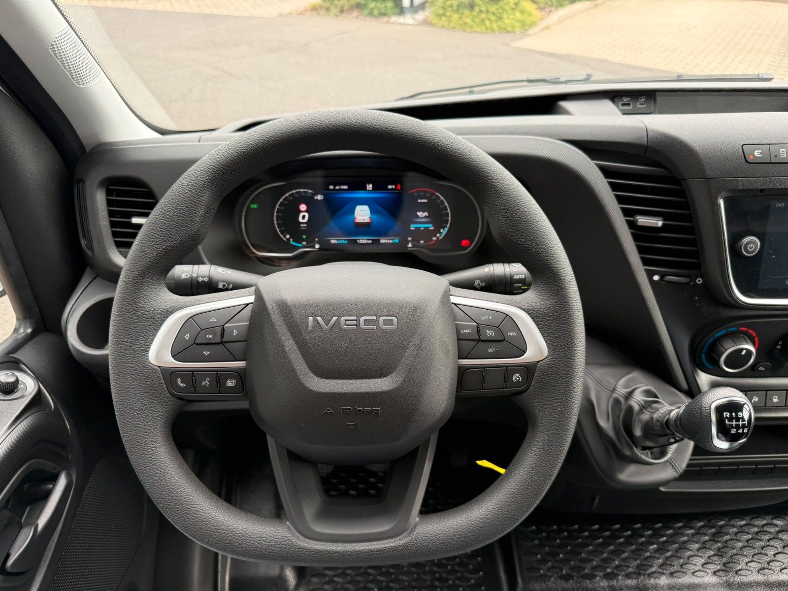 Fahrzeugabbildung Iveco Daily 35S14B V Airlineschienensystem *AHK 3,5 t*