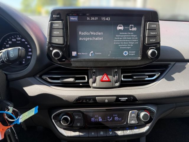 Fahrzeugabbildung Hyundai i30 1.0 Edition 30 +KLIMA+CARPLAY+RFK+PDC+SHZ+UV