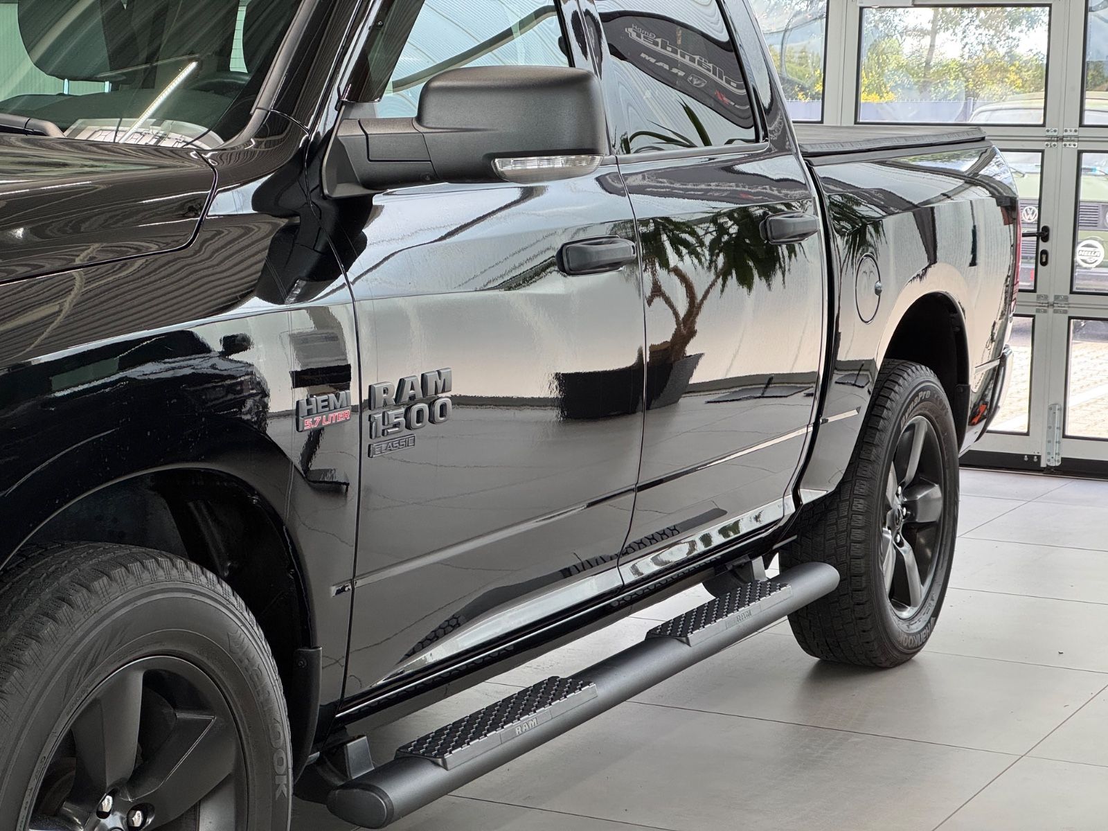 Fahrzeugabbildung Dodge RAM 1500 Classic Black Edition LPG LED TOP
