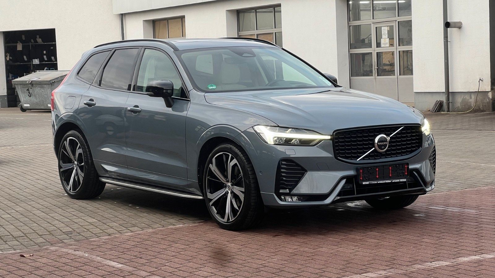 Fahrzeugabbildung Volvo XC60 B5 D Ultimate Dark AWD*360°*AHK*HUD*LUFT*