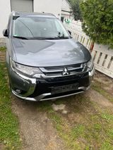 Mitsubishi Outlander 2016 Hybrid/Benzin geeignet für Taxi - Mitsubishi Plug-in Hybrid Outlander aus 2016