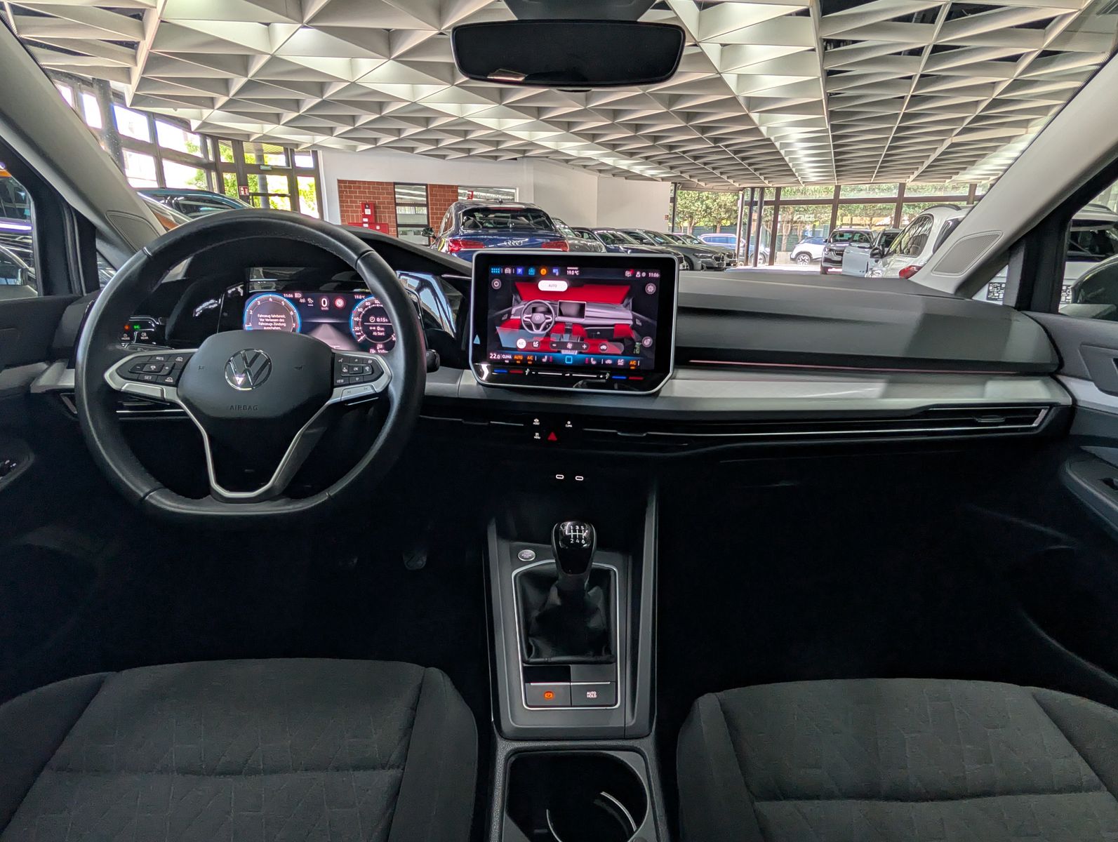 Fahrzeugabbildung Volkswagen Golf 1.5 TSI Life ACC LED SHZ VIRT AMBI APP BHL