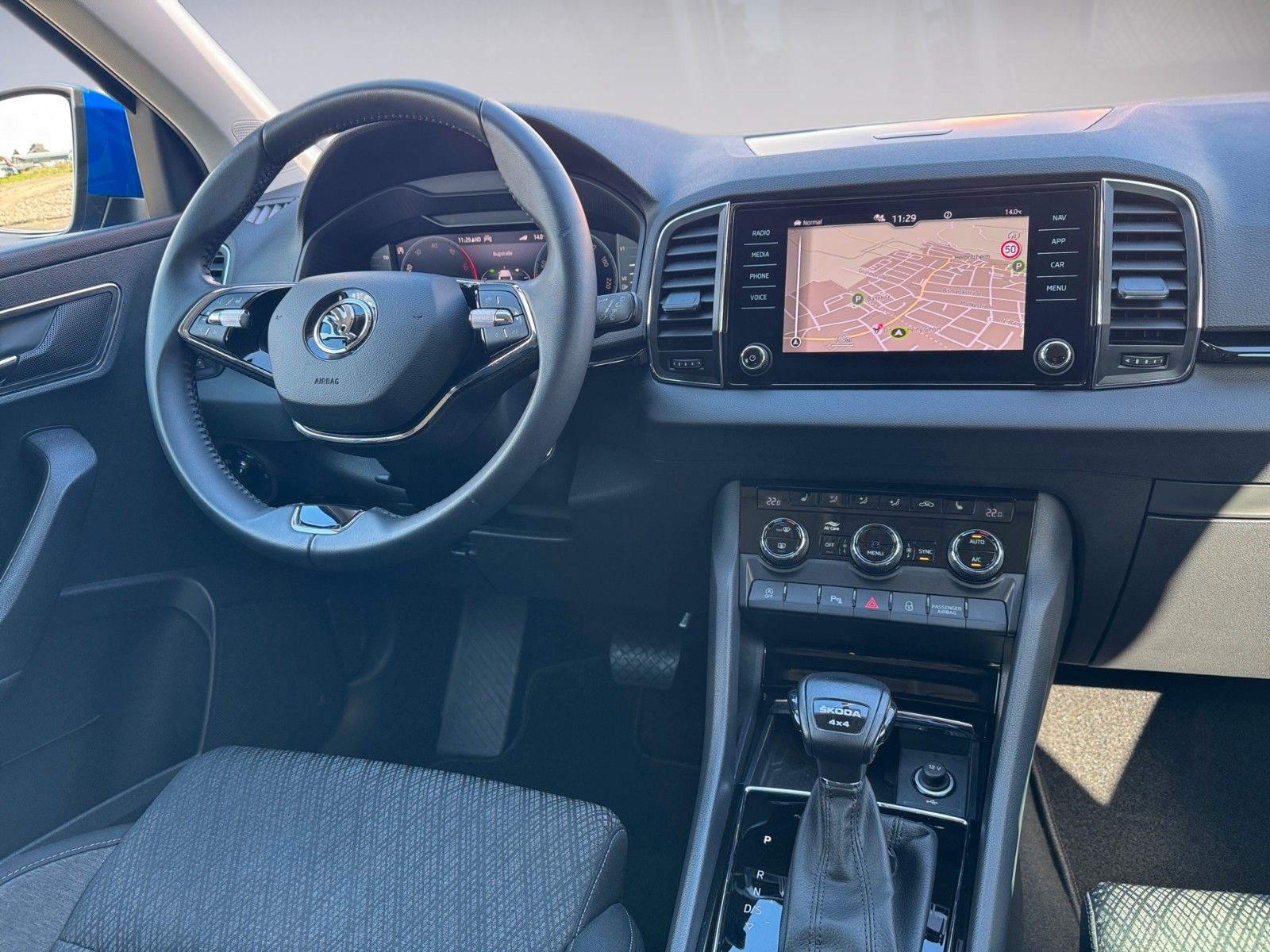 Fahrzeugabbildung SKODA Karoq 2.0l TDI DSG 4x4 STYLE