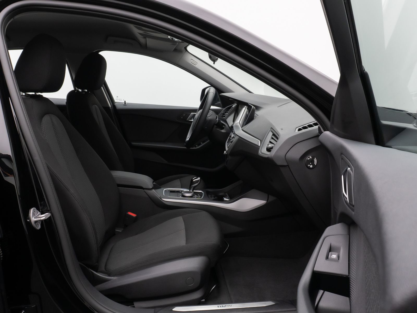 Fahrzeugabbildung BMW 118i DAB CockPitPro Geschwindigkeitsreg PDC LED