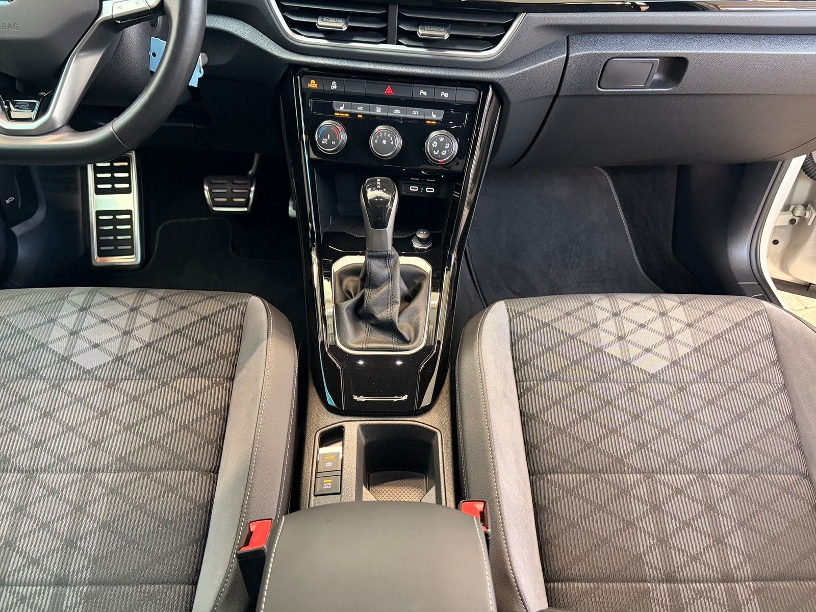 Fahrzeugabbildung Volkswagen T-Roc R-Line 1,5 TSI DSG +ACC +LED +AHK +ParkAss