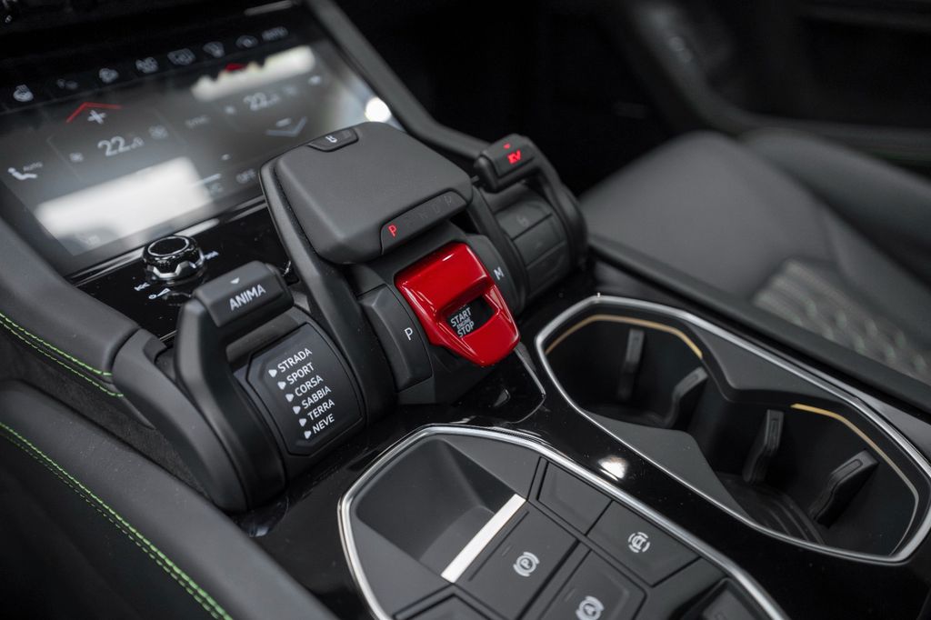 Urus 4.0 V8 SE MATT BLACK AKRAPOVIC CARBON - Bild 29