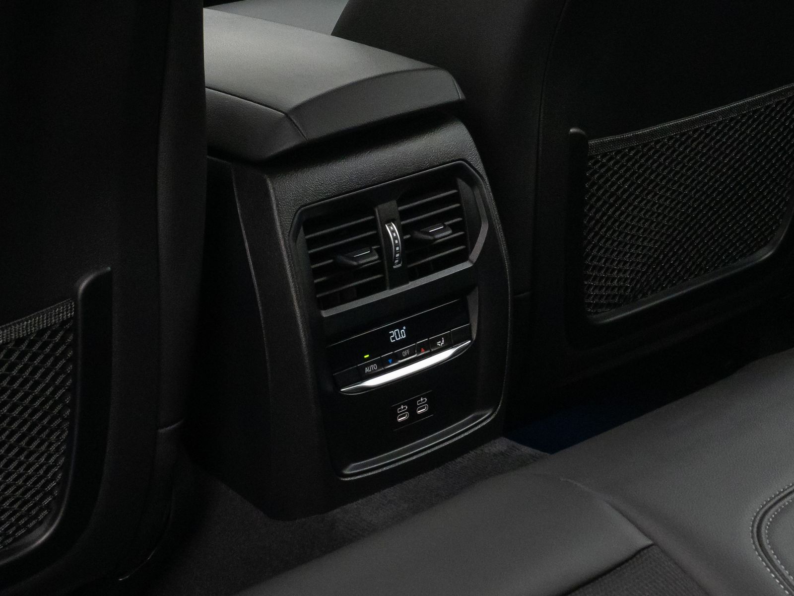 Fahrzeugabbildung BMW 318d Kamera DAB HiFi HUD Leder Komfort Sport LED