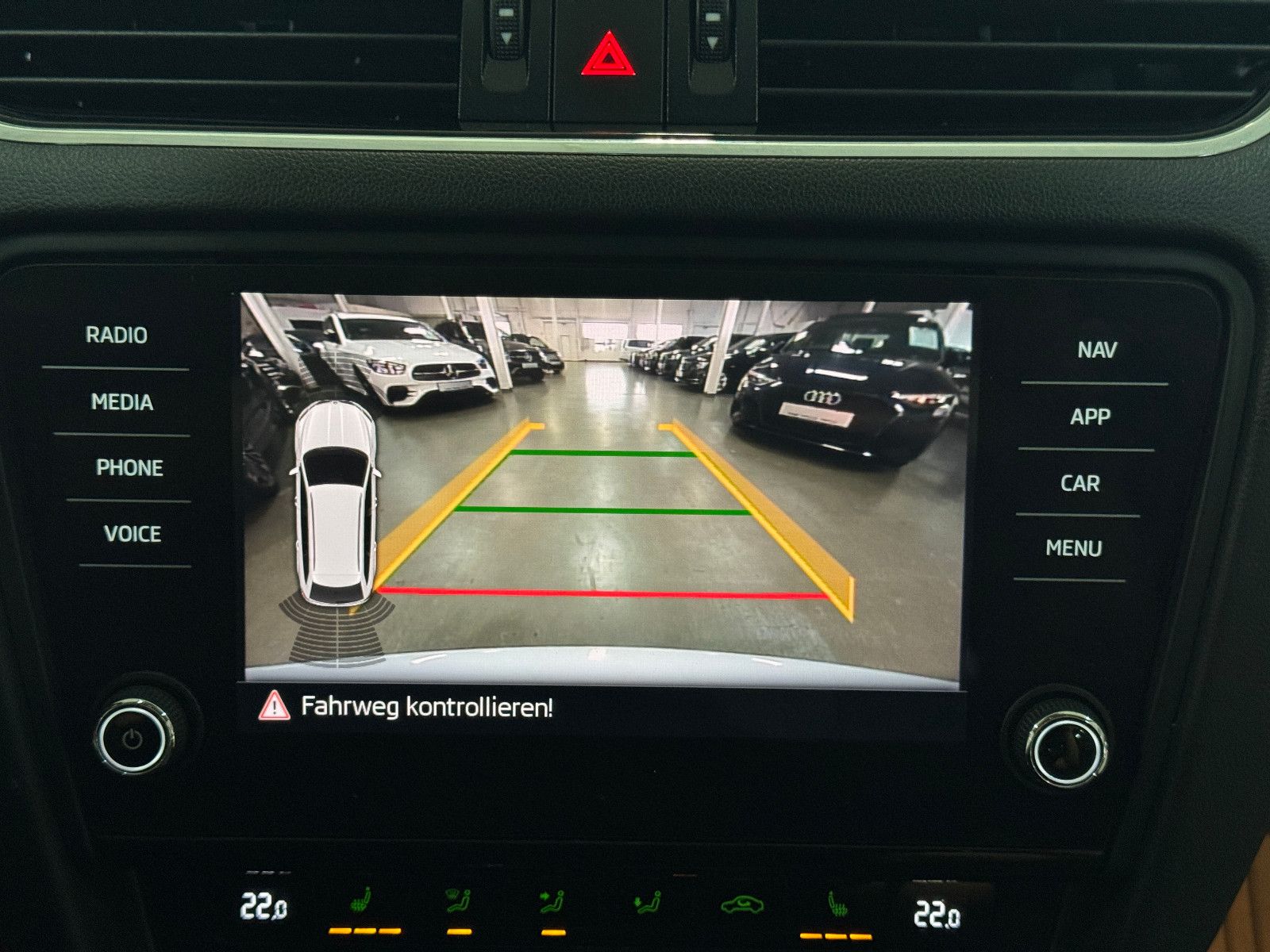 Fahrzeugabbildung SKODA Octavia STYLE 4X4 PANO NEUER MOTOR / MEGA VOLL