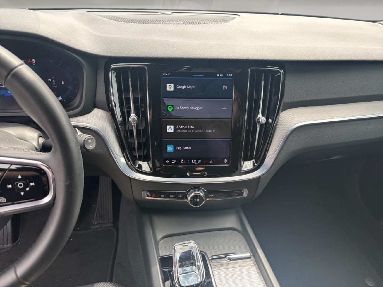 Fahrzeugabbildung Volvo V60 B4 Benzin Plus Dark 2WD
