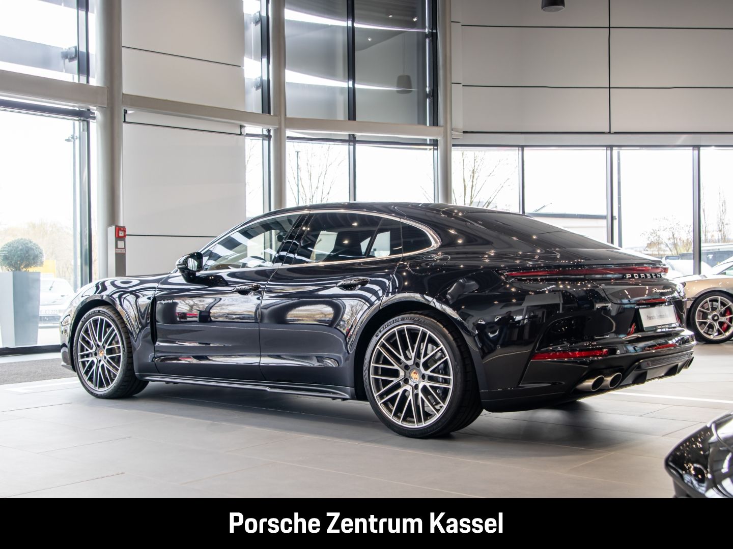 Porsche Panamera 4 E-Hybrid HA-Lenkung InnoDrive Head-Up imagem 3