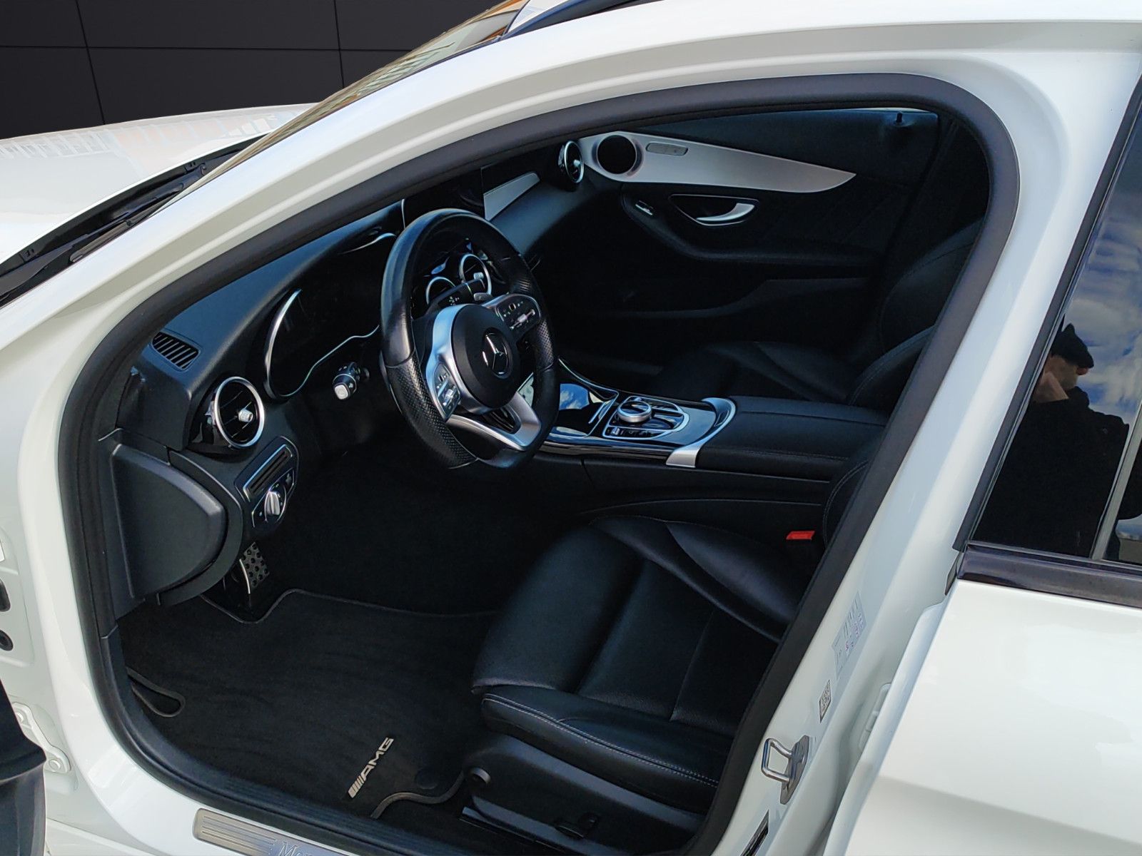 Fahrzeugabbildung Mercedes-Benz C 200 T*AMG-Line*Navi*Night-Paket*Keyless-Go*