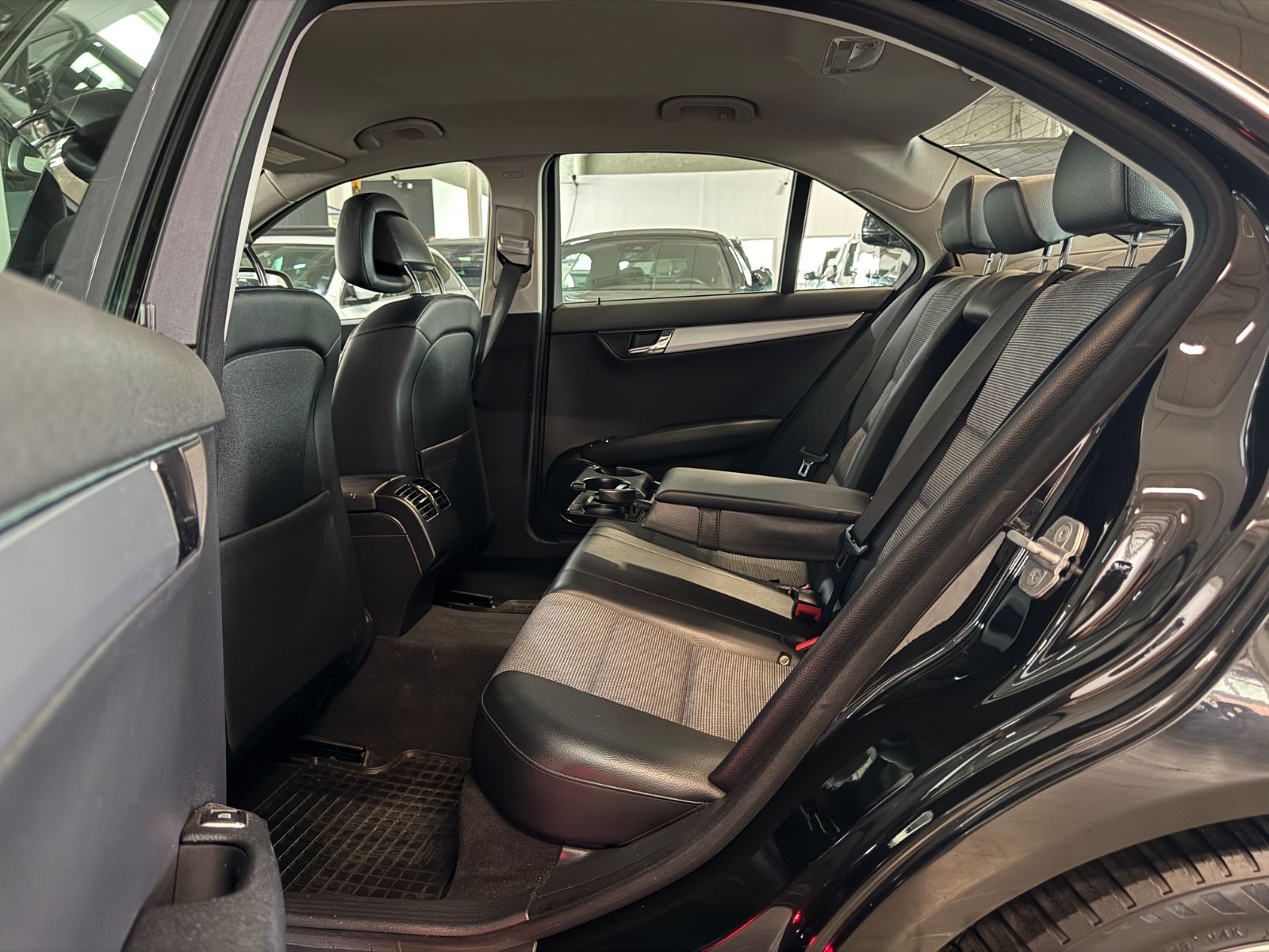 Fahrzeugabbildung Mercedes-Benz C 200 CDI AVANTGARDE AHK SHZ LEDER PTS TÜV NEU