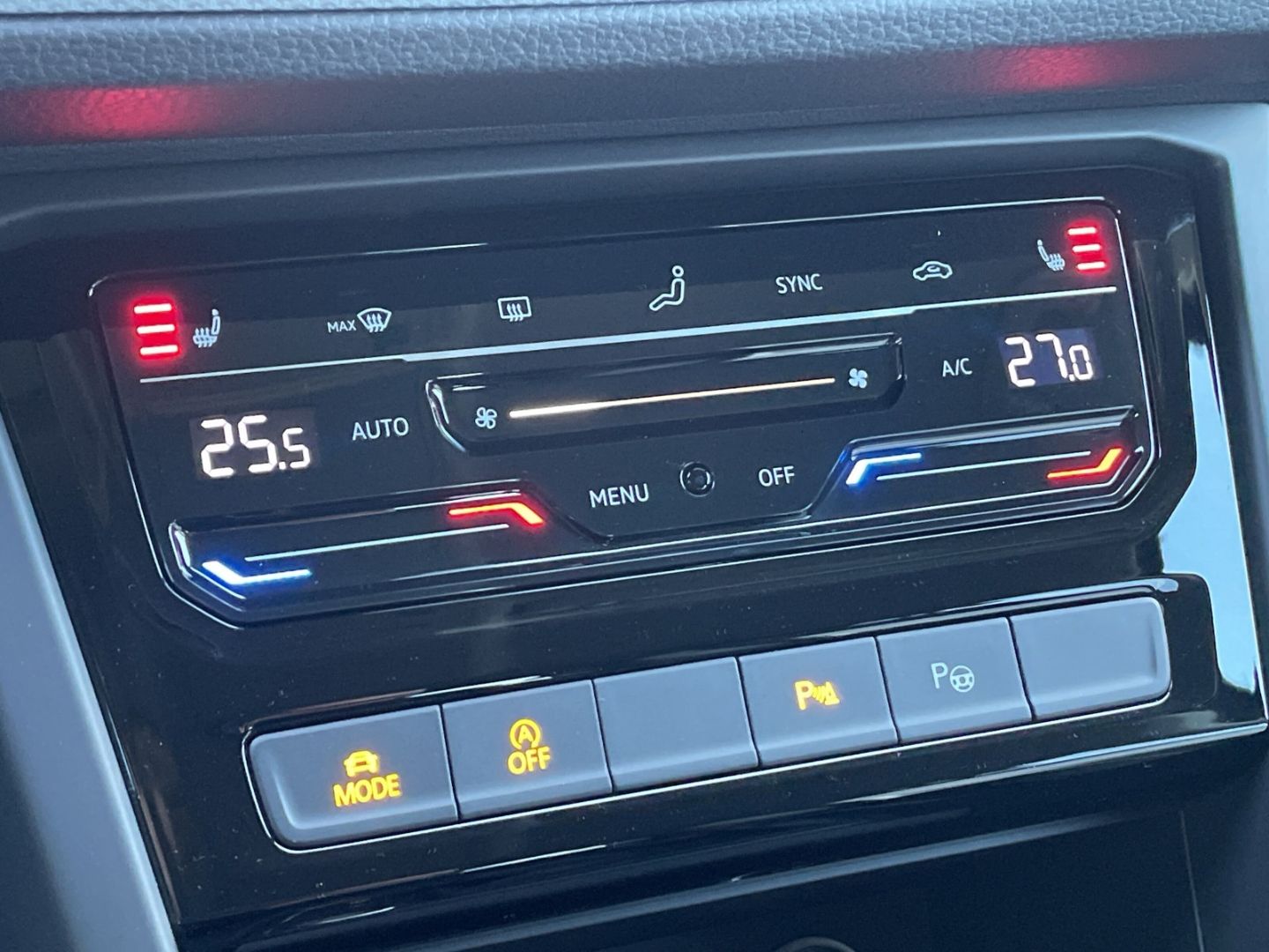 Touran R-Line 1.5TSI DSG AHK/Navi/LED/Kamera/ACC