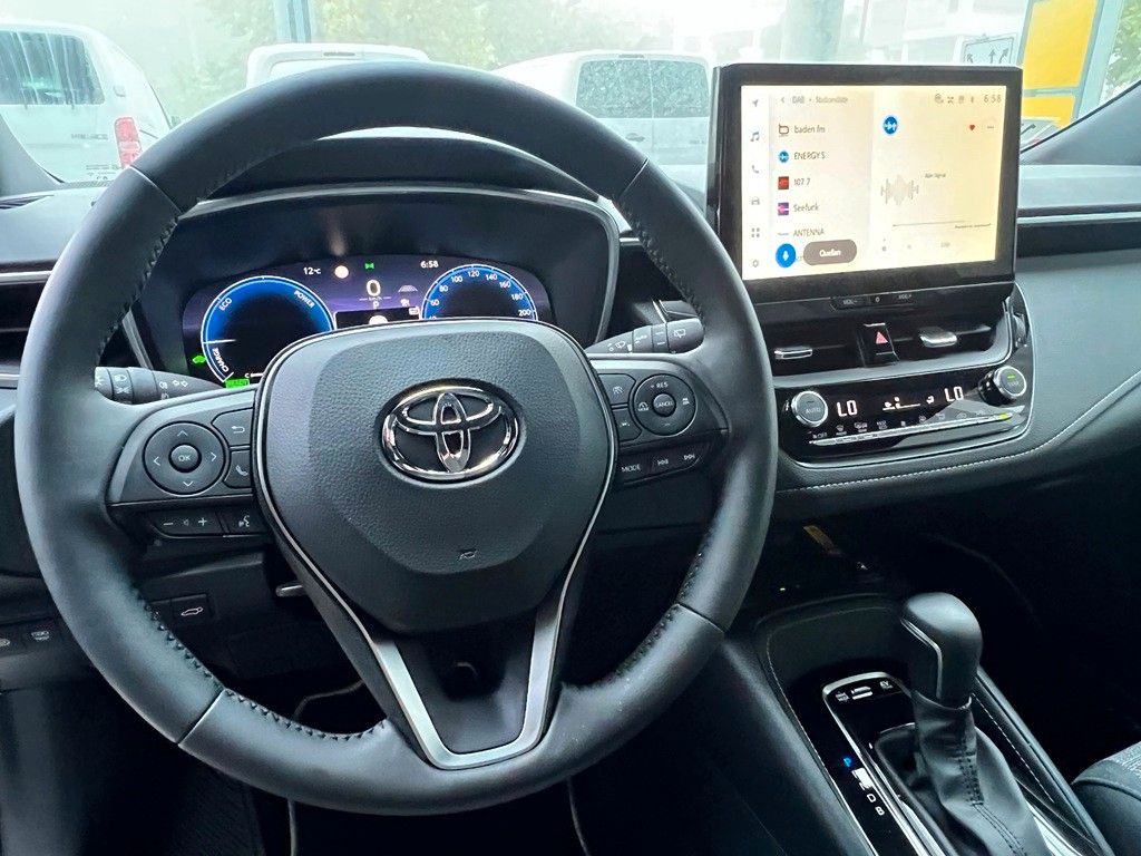 Fahrzeugabbildung Toyota Corolla TS 1.8 Hybrid Teamplayer Technikpaket