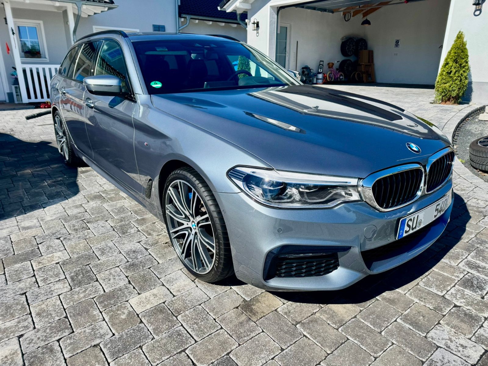 BMW 540d xDrive - M-Paket, 20", AHK, Pano, H&amp;K