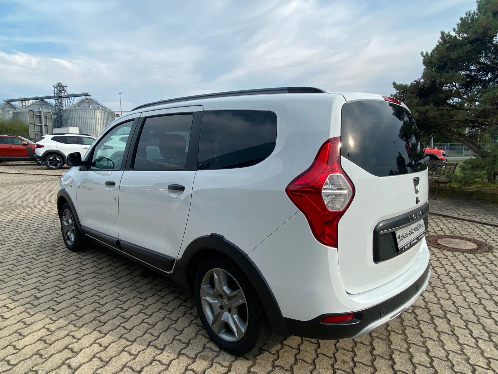 Fahrzeugabbildung Dacia Lodgy Stepway Plus