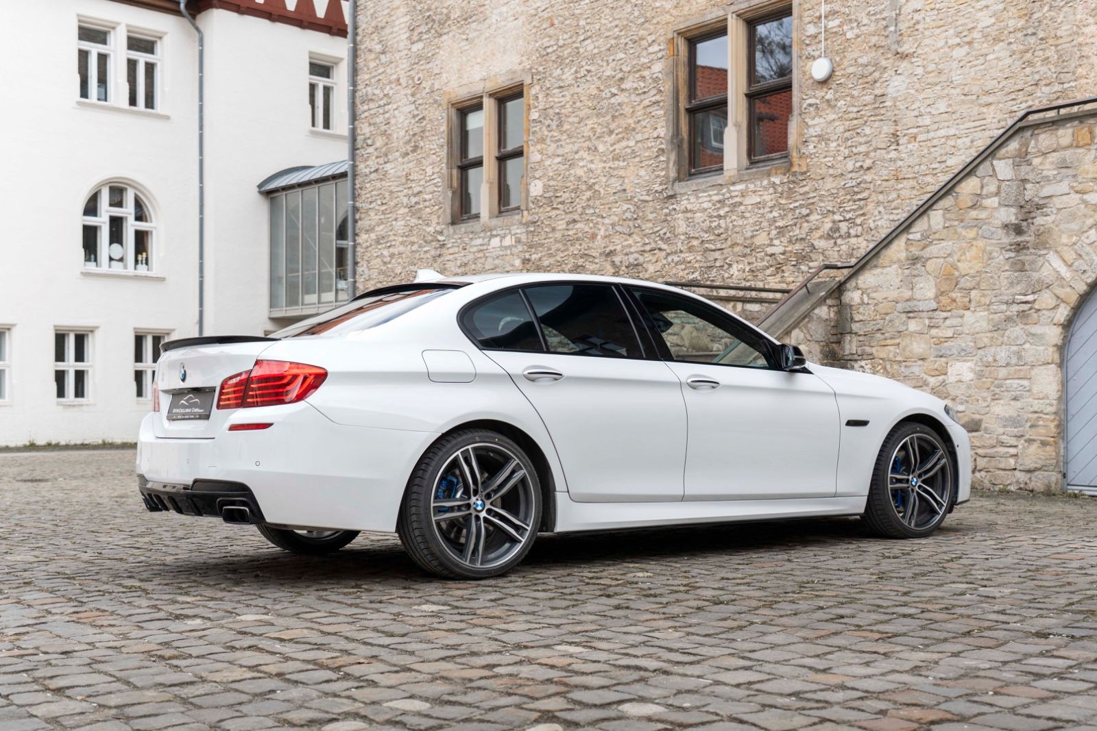 Fahrzeugabbildung BMW 550I M-SPORTPAKET HUD H&K LED KAM ACC