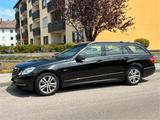 Mercedes-Benz 250 - schwarze Mercedes-Benz 250