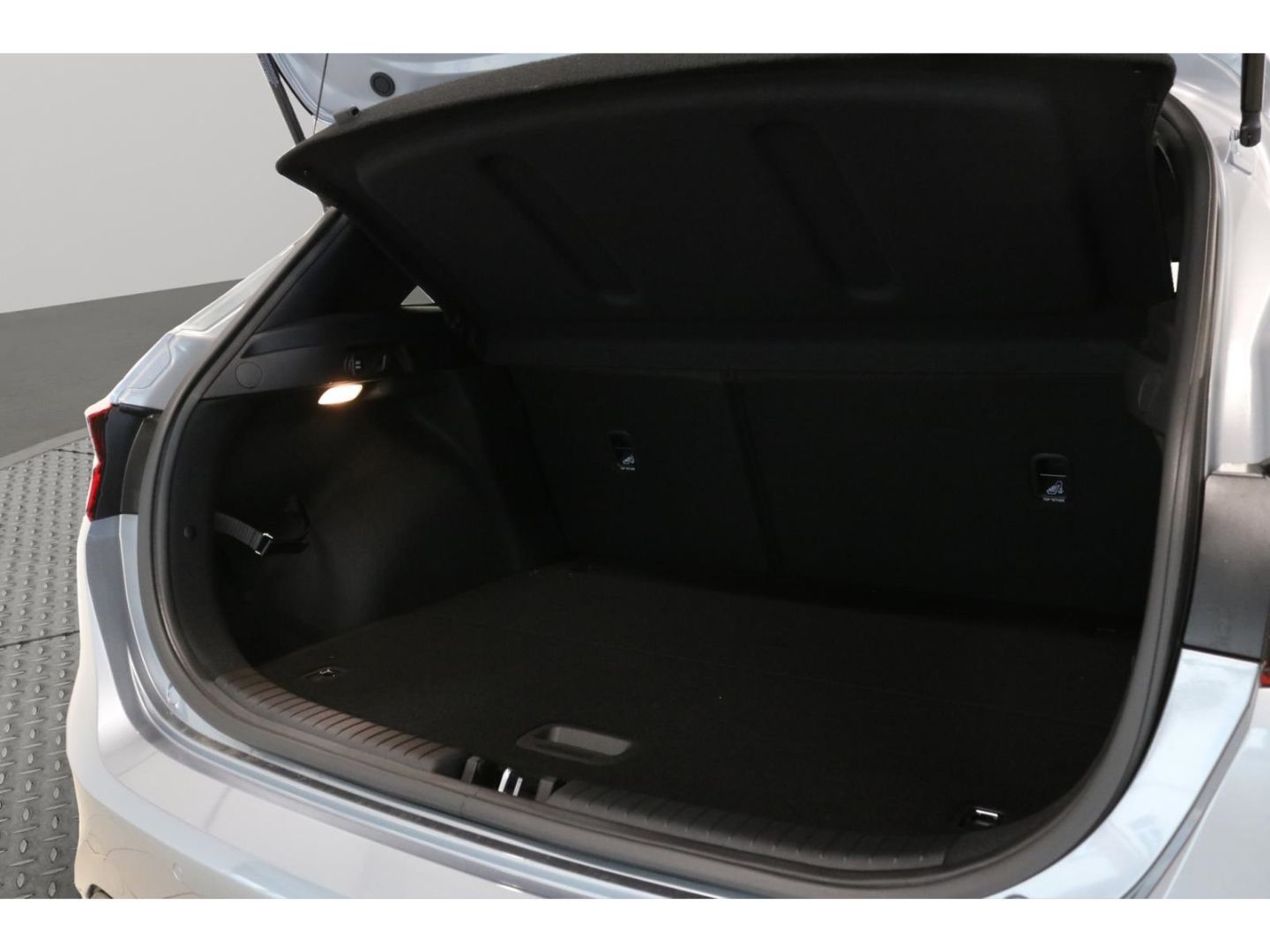 Fahrzeugabbildung Kia Ceed Spirit 1,5 Automatik Kamera Navi SHZ Tempom