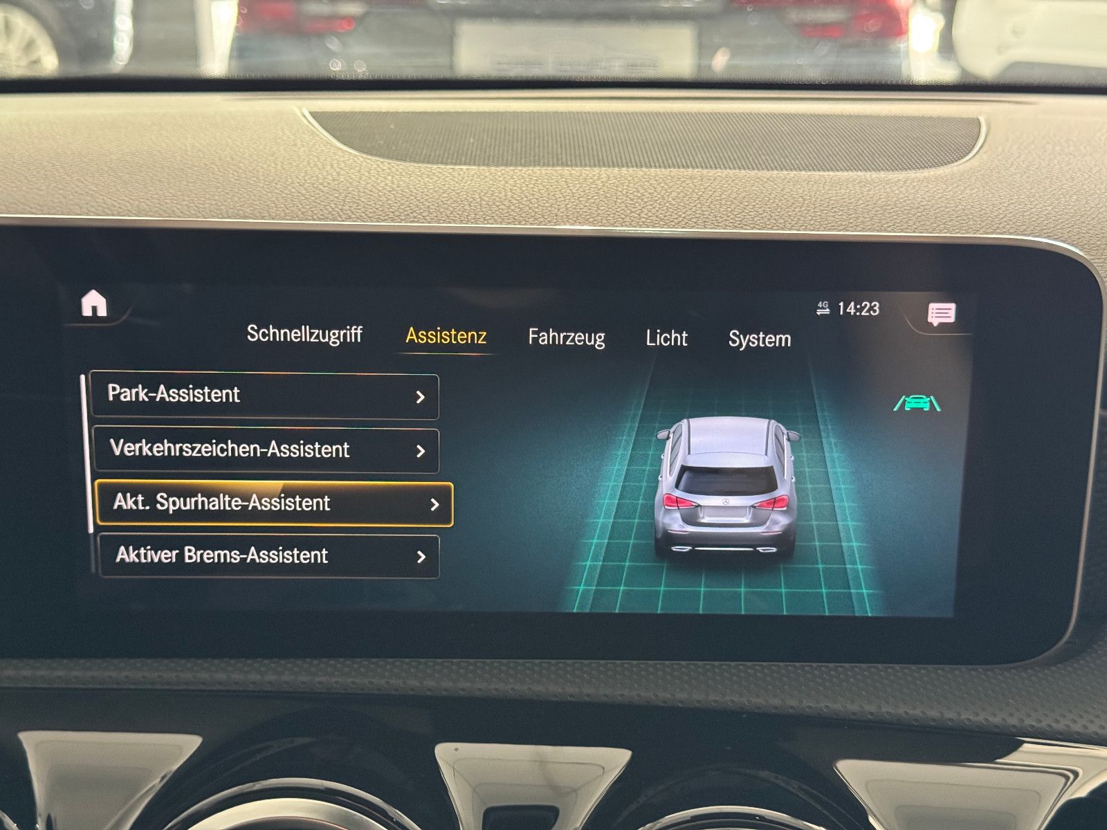 Fahrzeugabbildung Mercedes-Benz A 180 d PROGRESSIVE SPORTPAKET LED NAVI MBUX +