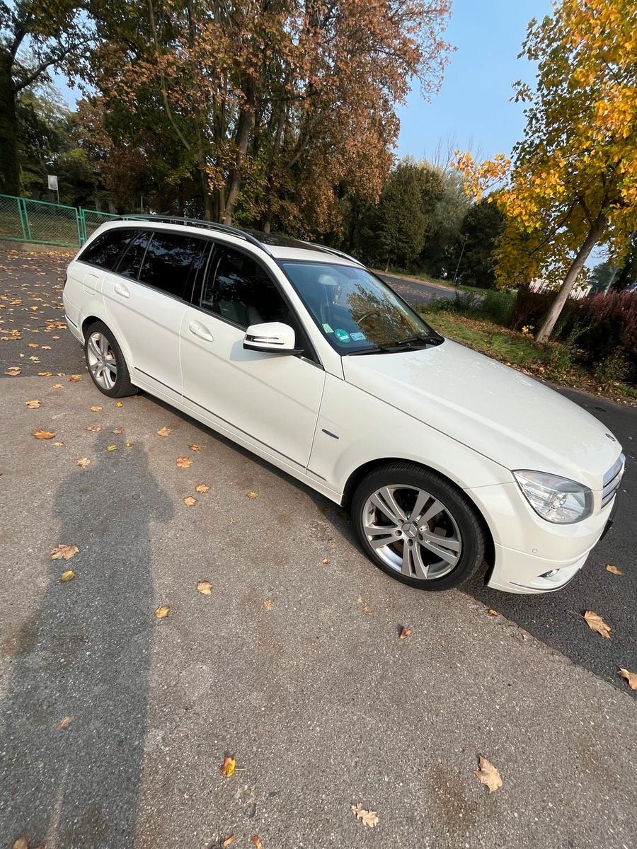 Mercedes-Benz C180 2010 — rear view