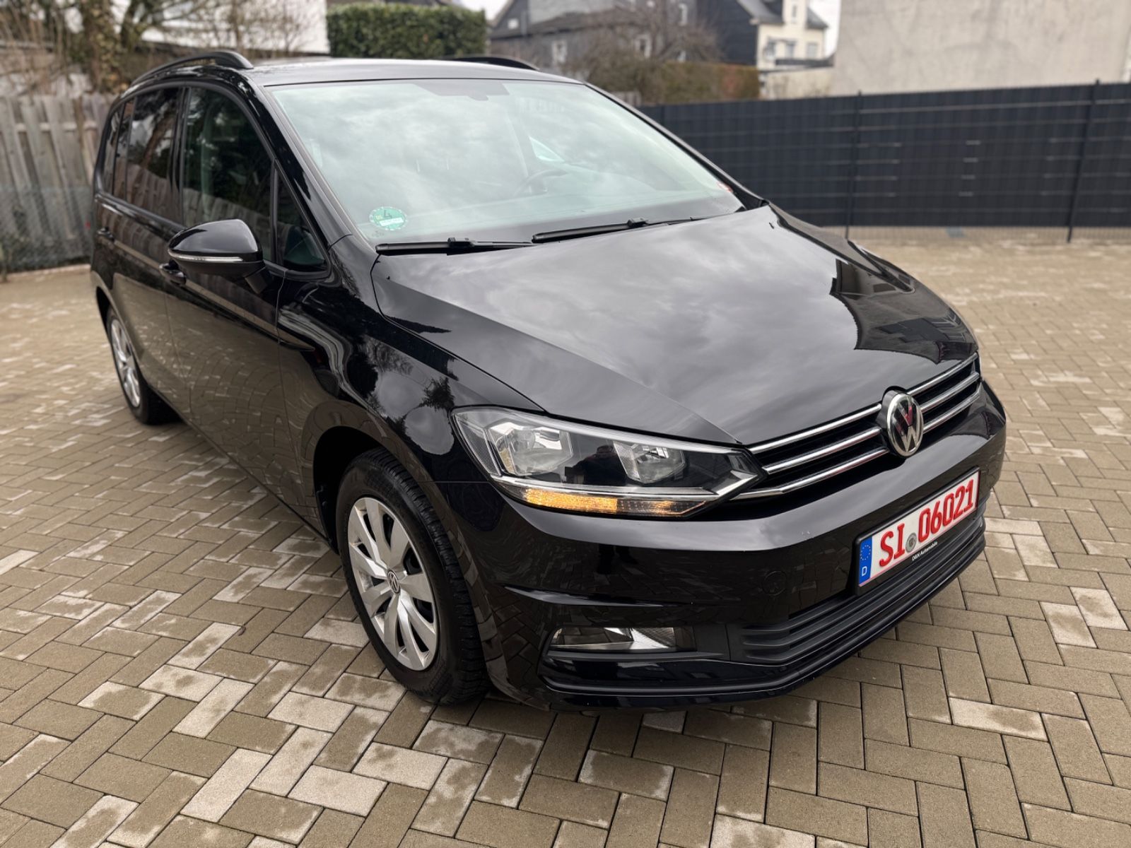 Volkswagen Touran - 1