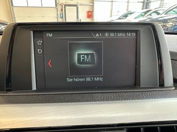 BMW 330 e Lim. iPerformance Sport Line *2. Hand*LED*