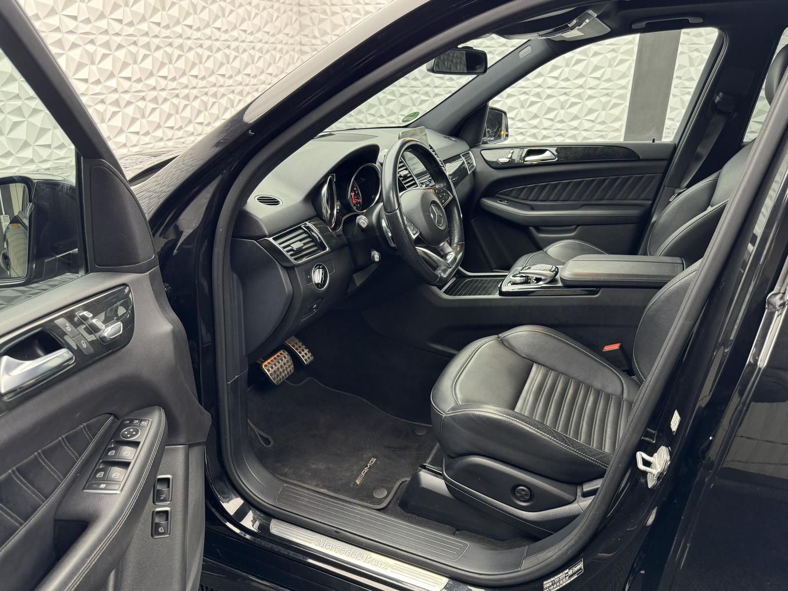 Fahrzeugabbildung Mercedes-Benz GLE 350d AMG/AIRMATIC/DISTRO/PANO/AHK/RCAM/CARP