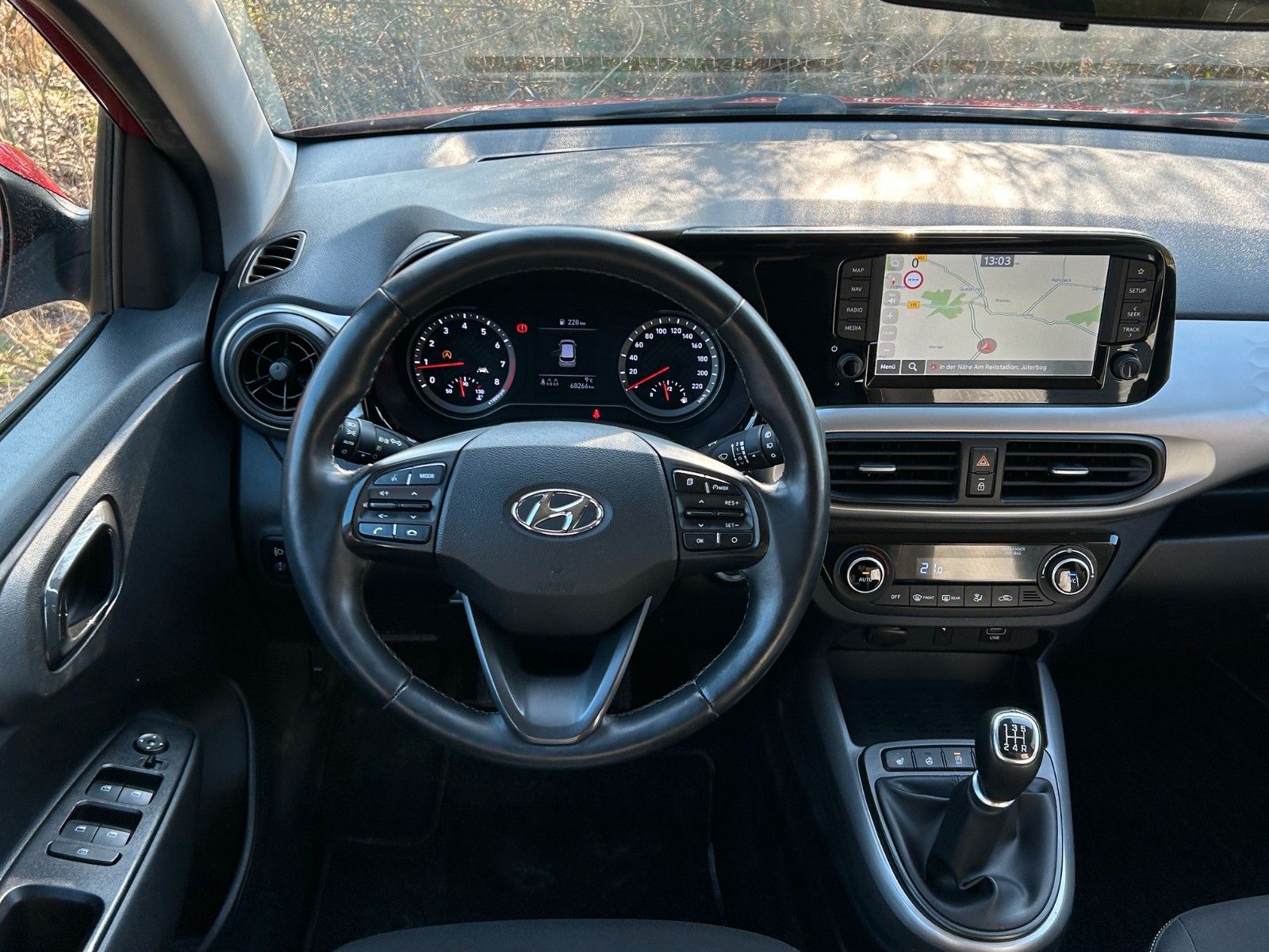 Fahrzeugabbildung Hyundai i10 1.0 Style *Nav*Allwetter*CarPlay*16Zoll*RFK*