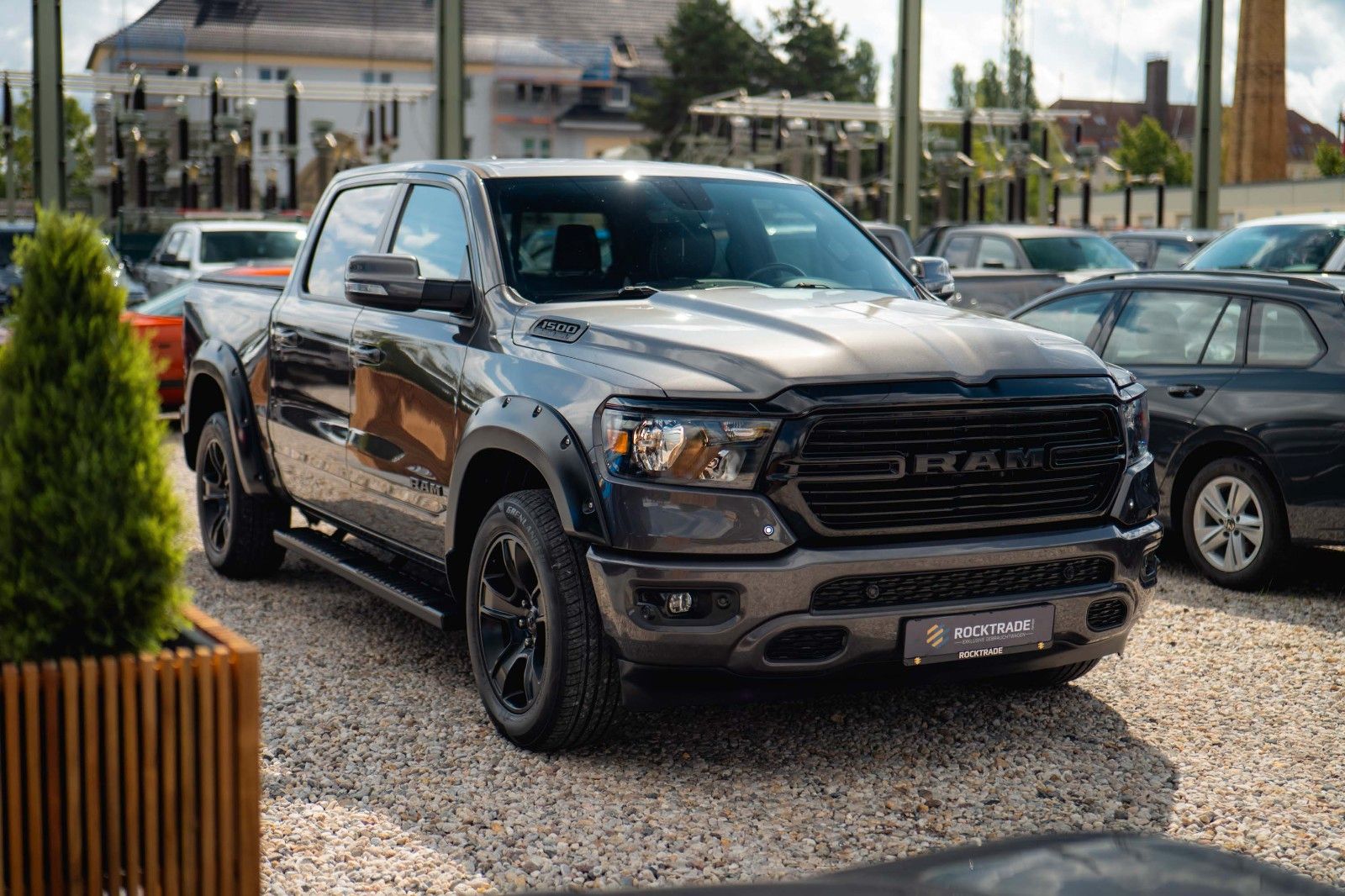Fahrzeugabbildung Dodge RAM 5.7 V8 HEMI 4x4 LPG BRC Offroad Night-Paket