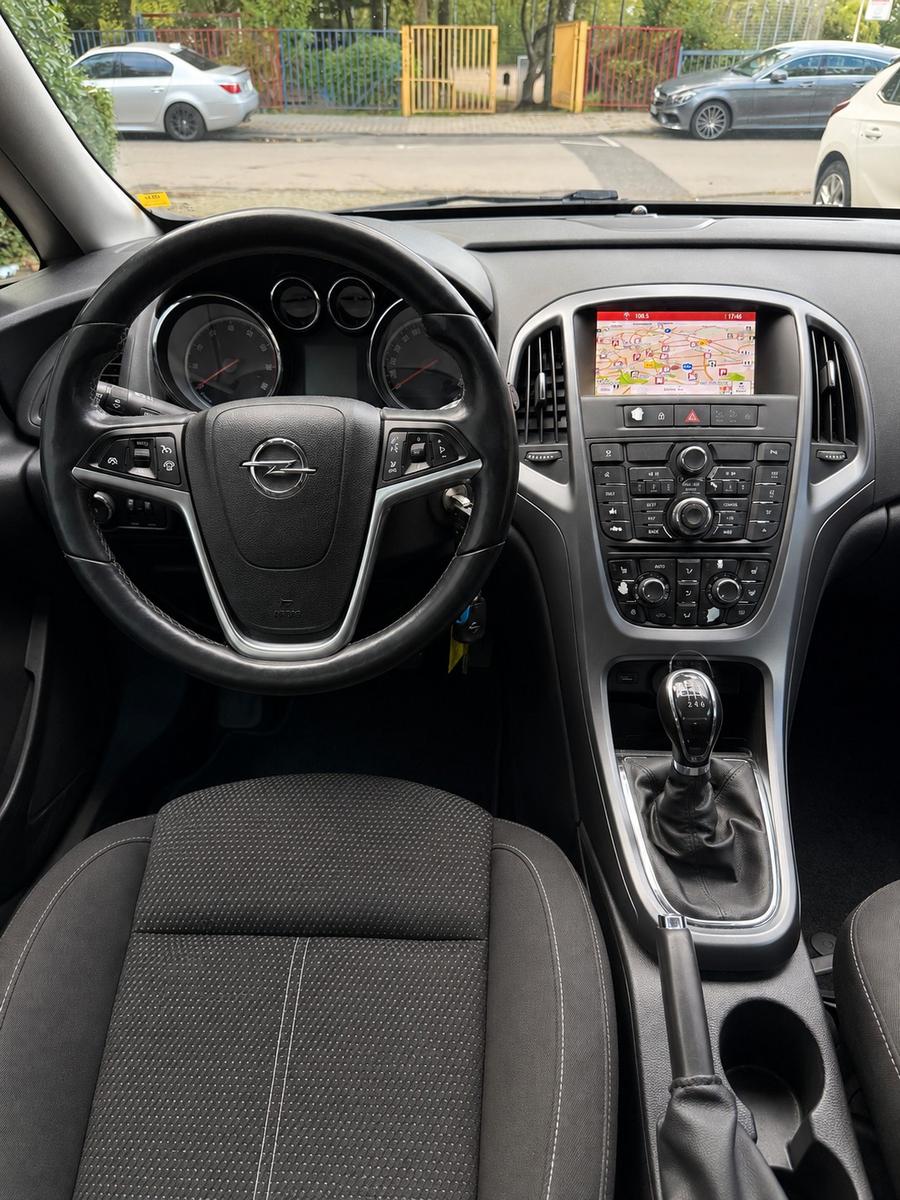Opel Astra 2015 — photo 11