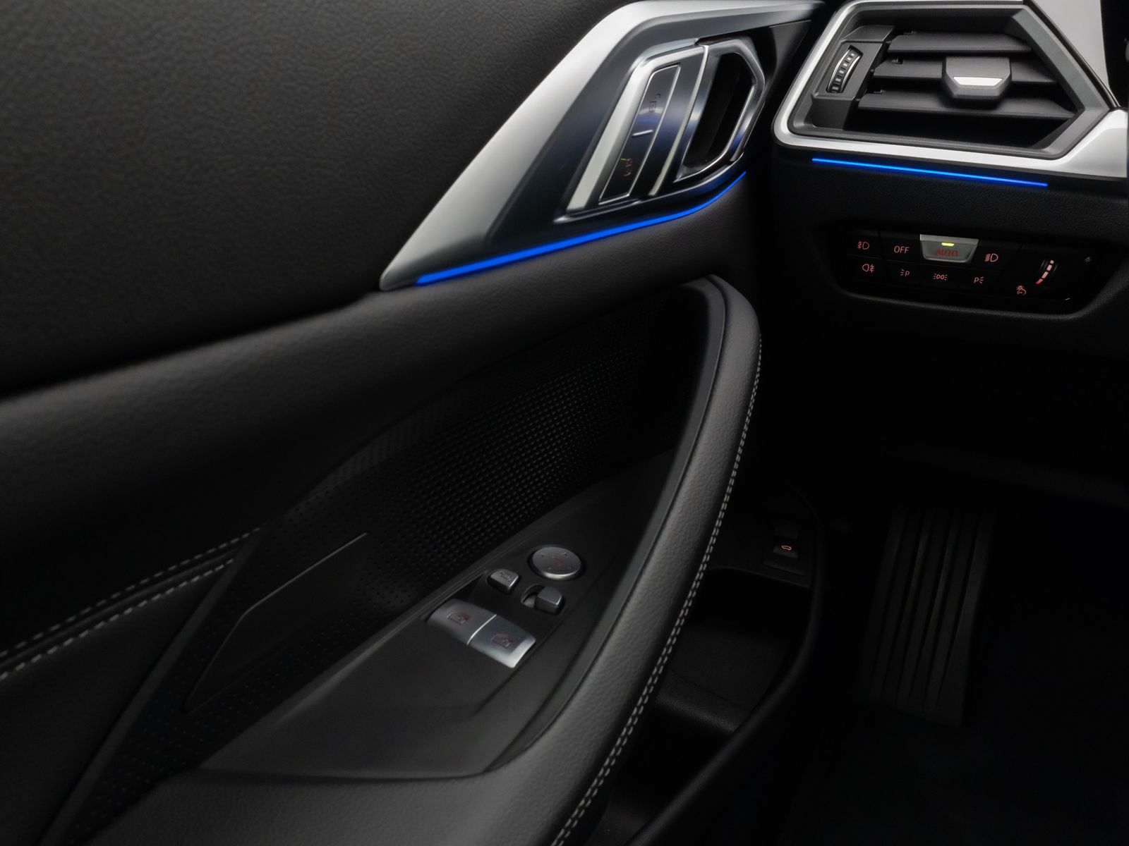 Fahrzeugabbildung BMW 430d xD Coupé Glasdach Laser DAB HiFi Komfort 19
