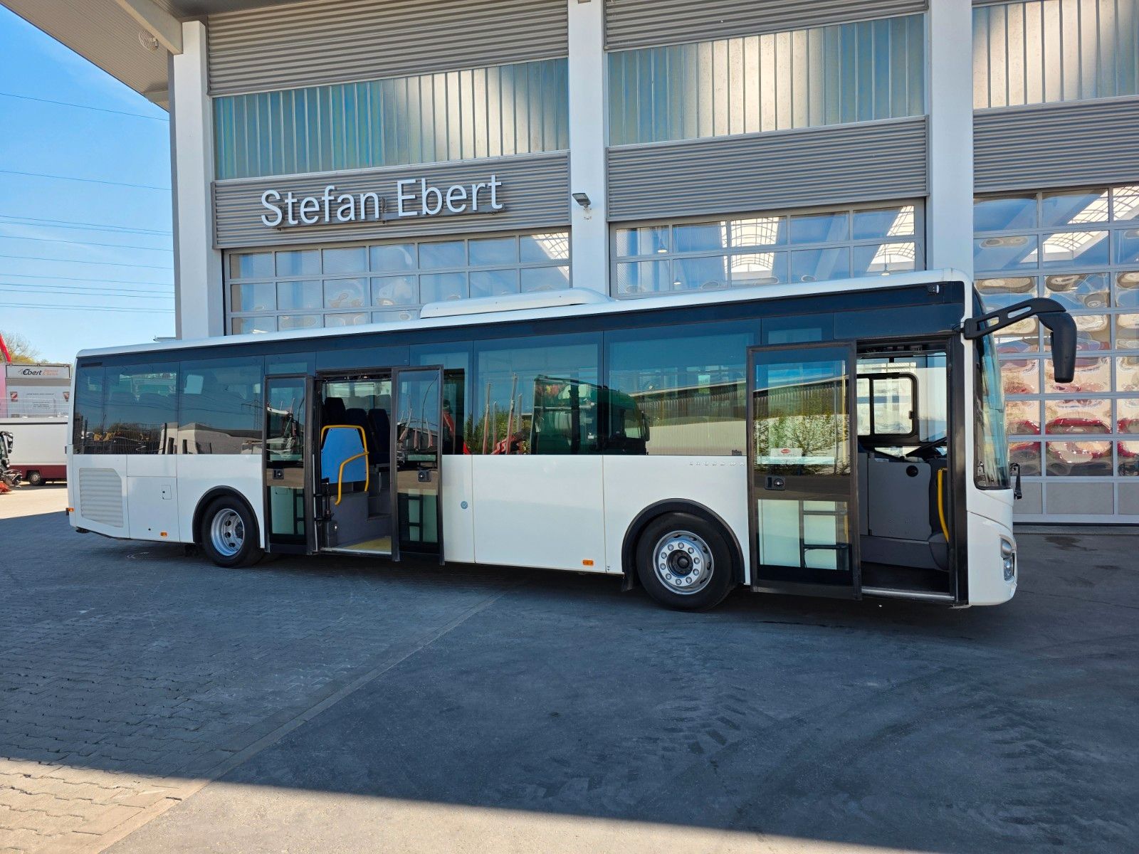 Fahrzeugabbildung Iveco Crossway LI6C 12 Klima Intarder 45+26+1