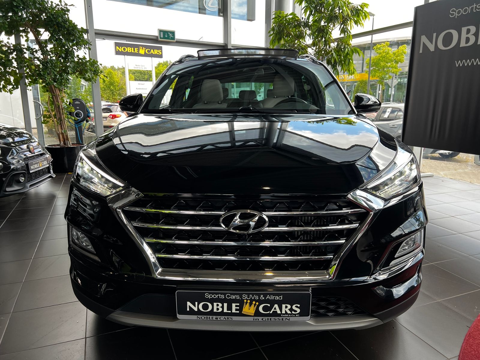 Fahrzeugabbildung Hyundai TUCSON Premium 4WD PANO LED LEDER