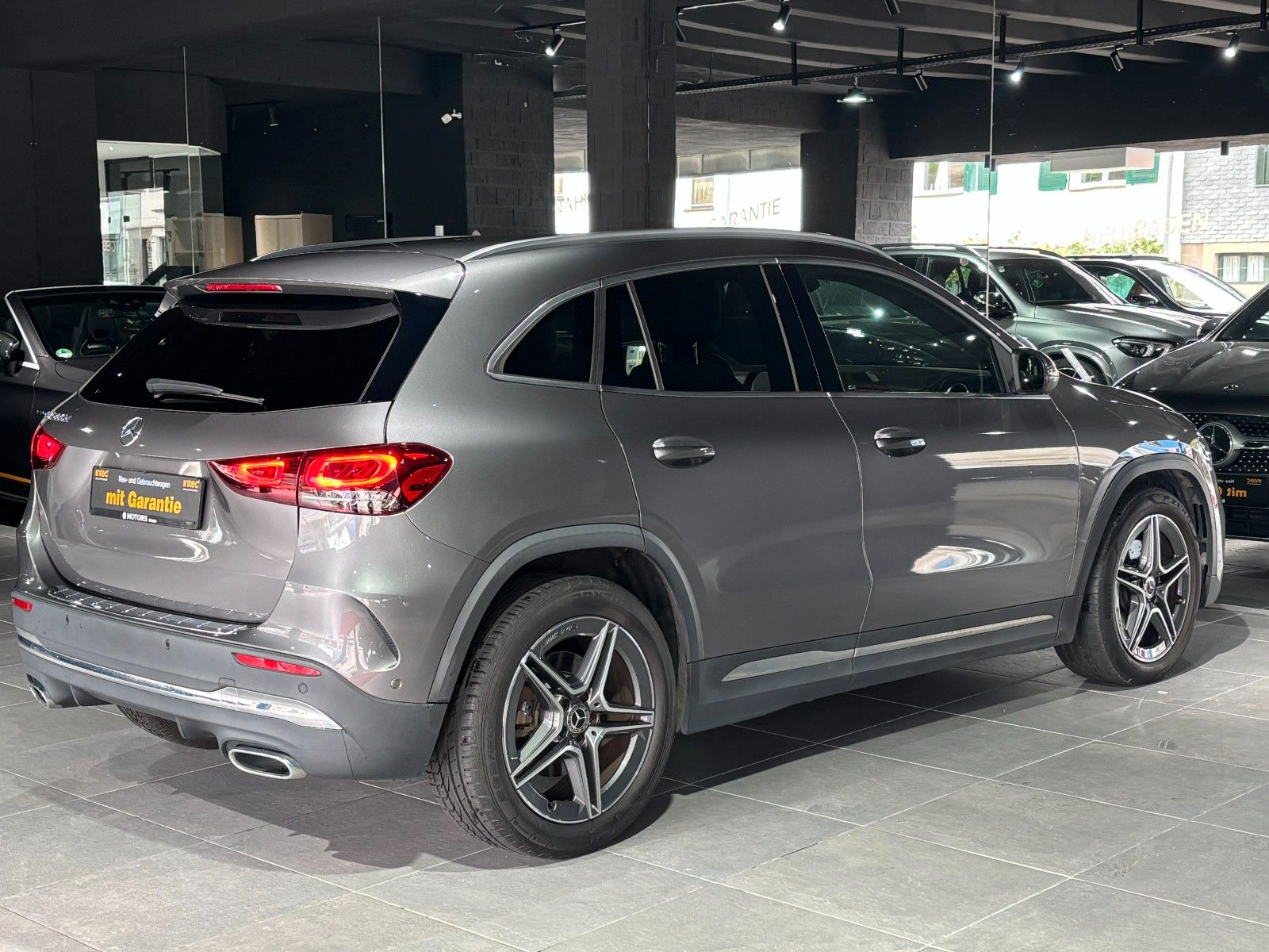 Fahrzeugabbildung Mercedes-Benz GLA 220d //AMG LINE//CARBON/KAMERA/MBUX/AHK/SHZ