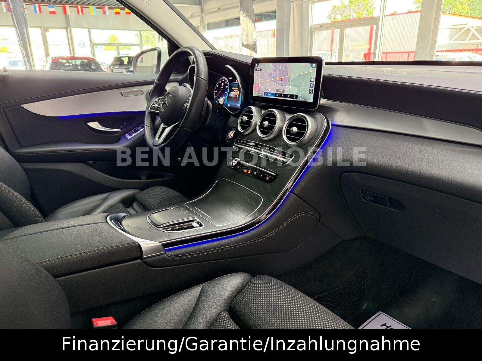 Mercedes-Benz GLC 300d 4Matic PANO+LED+RFK+AHK