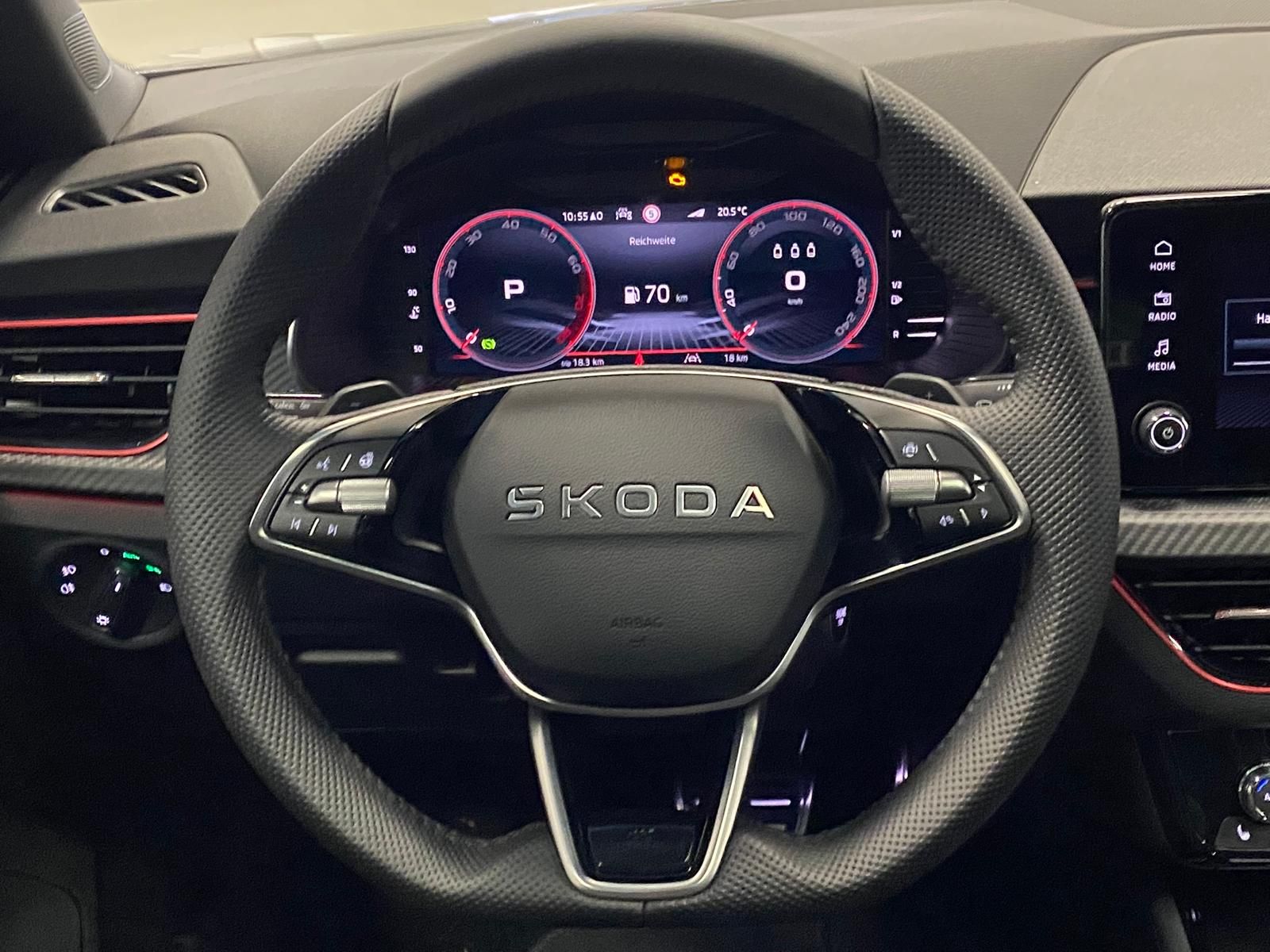 Fahrzeugabbildung SKODA Kamiq Monte Carlo 1.5 TSI DSG+AHK+MATRIX+PANO+5J