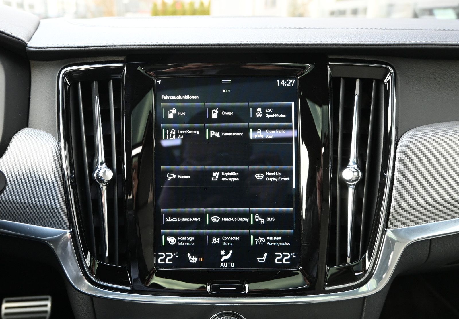 Fahrzeugabbildung Volvo V90 T8 AWD Rech R-DESIGN °ACC°AHK°FOUR-C°360°HUD