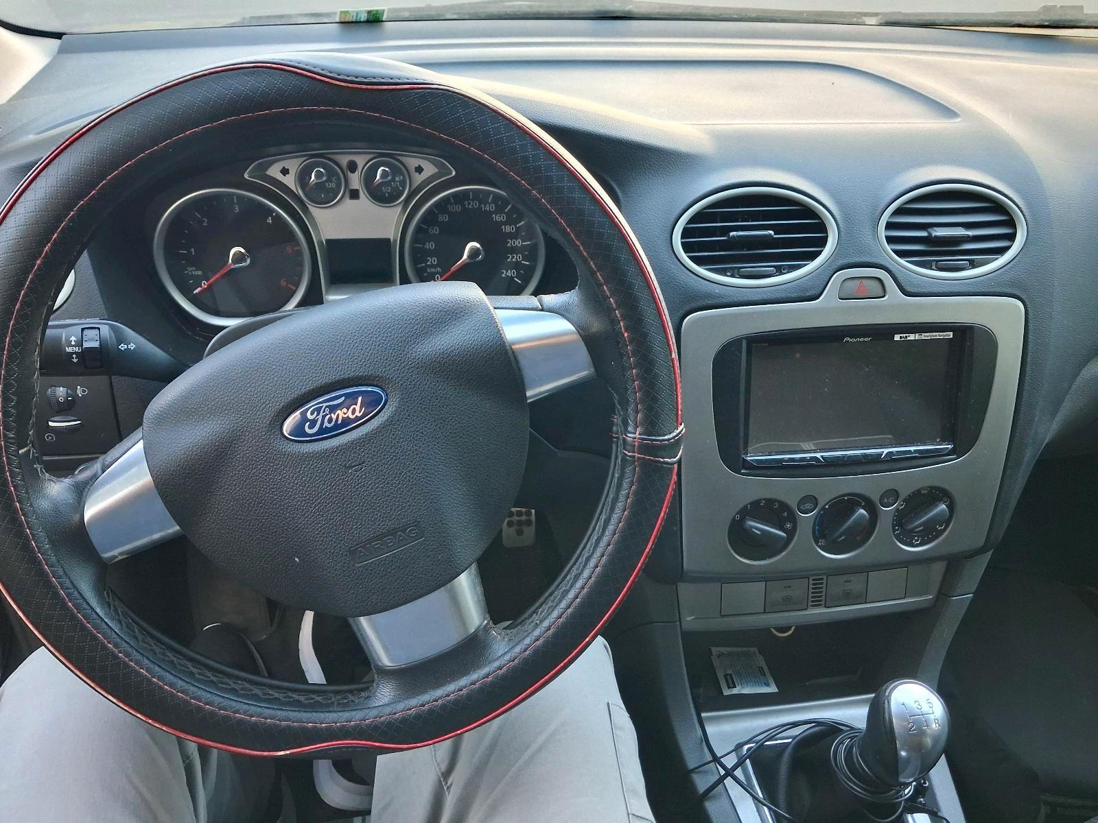 Ford Focus 2010 — photo 5