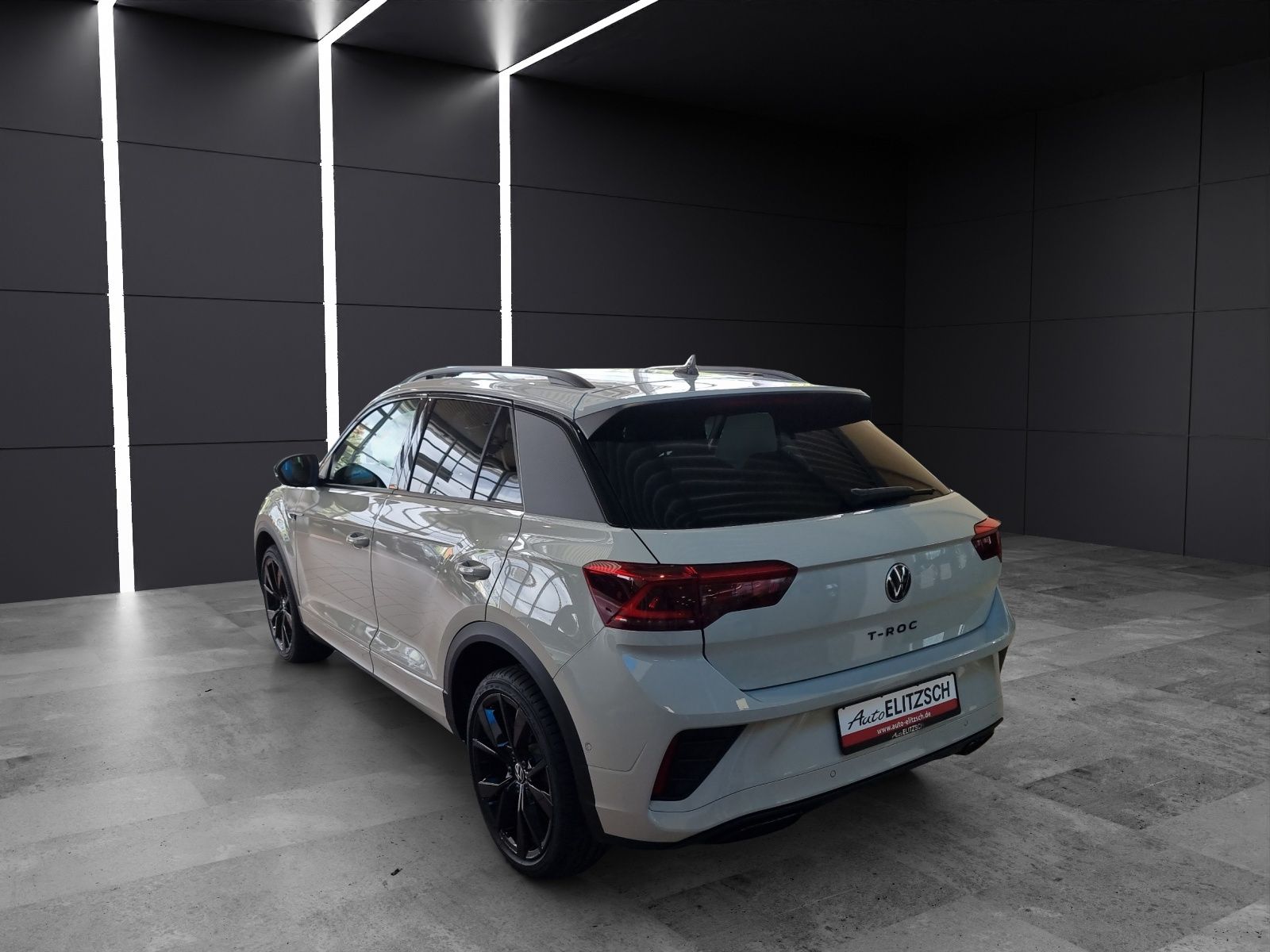 Fahrzeugabbildung Volkswagen T-Roc TSI R-Line DSG IQ.Light ACC SHZ RearView A