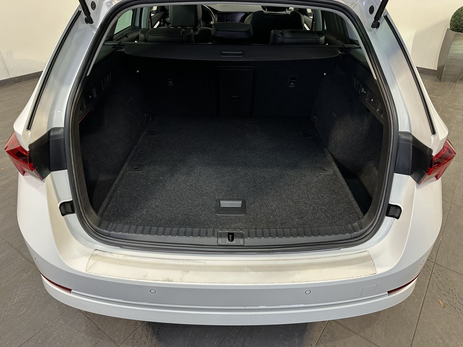 Fahrzeugabbildung SKODA Octavia Combi 2.0 TDI 4x4 Style NAV+LED+PANO+AHK