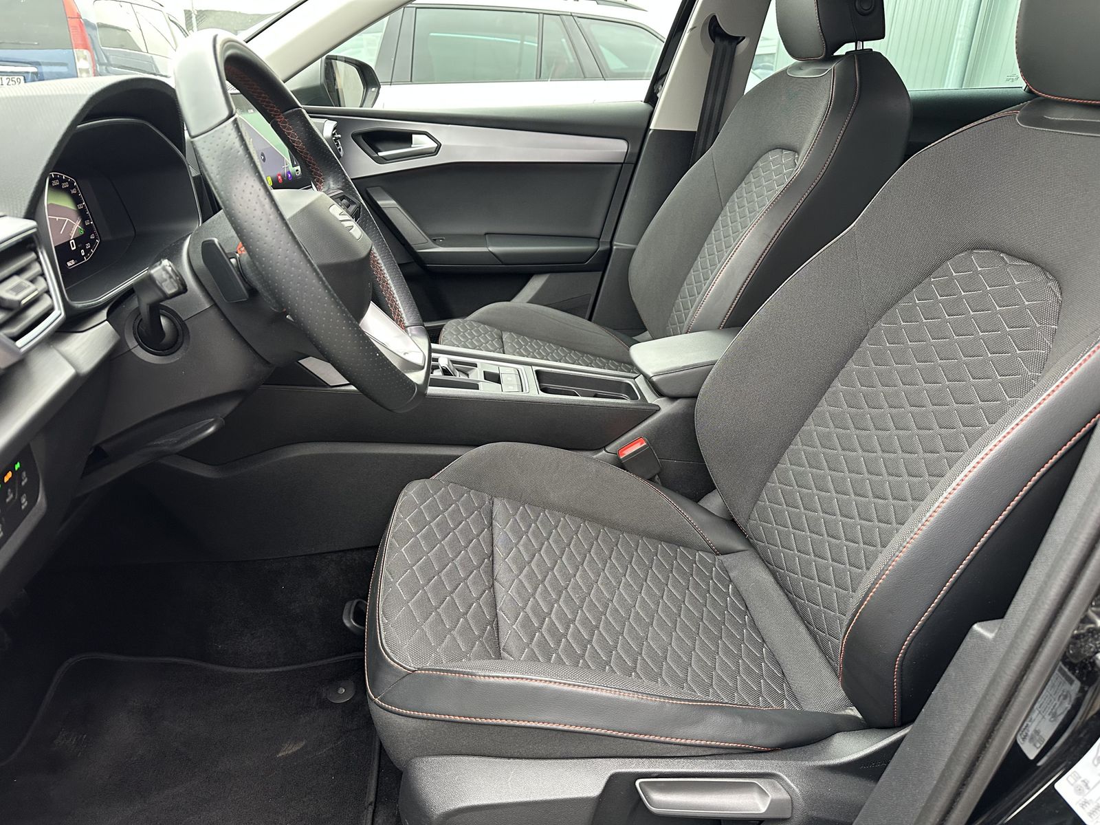 Fahrzeugabbildung SEAT Leon Sportstourer 2.0 TDI FR NAV+LED+VCOCK+KAMER