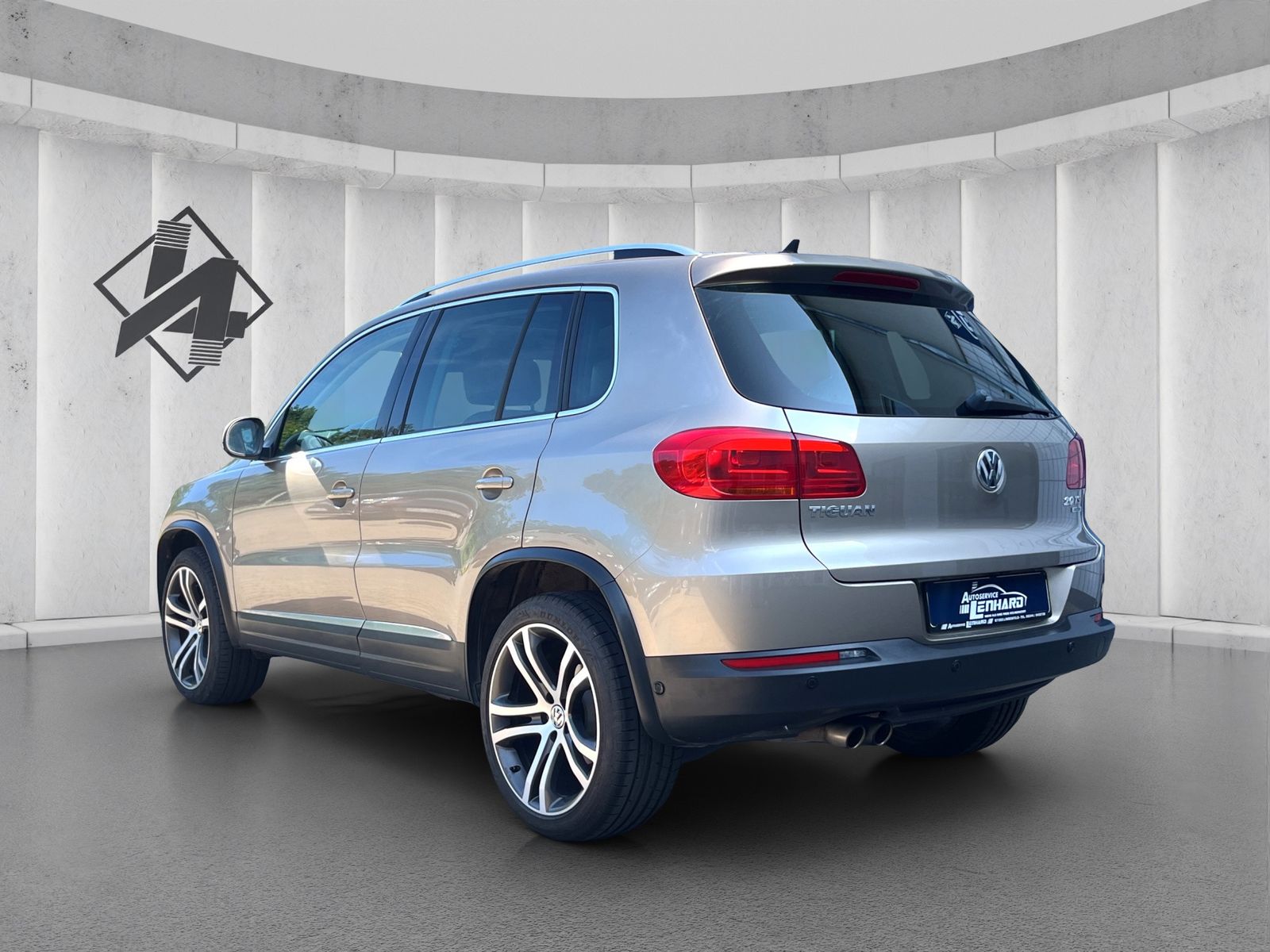 Fahrzeugabbildung Volkswagen Tiguan Sport & Style**4Motion**DSG**Leder**TOP**