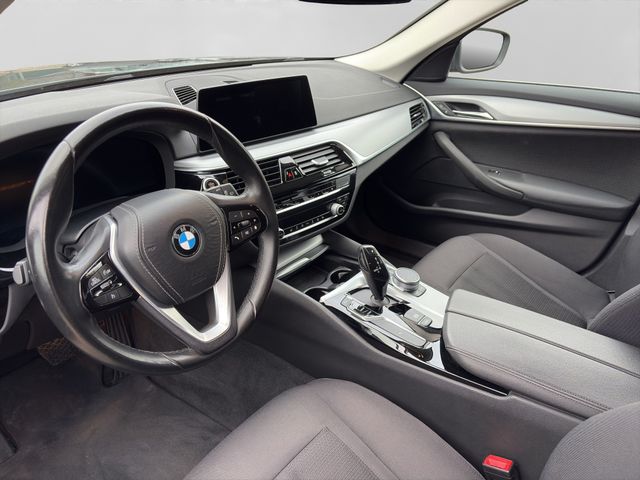 Fahrzeugabbildung BMW 520d Touring Autom.+LED+Kamera+HiFi+CarPlay