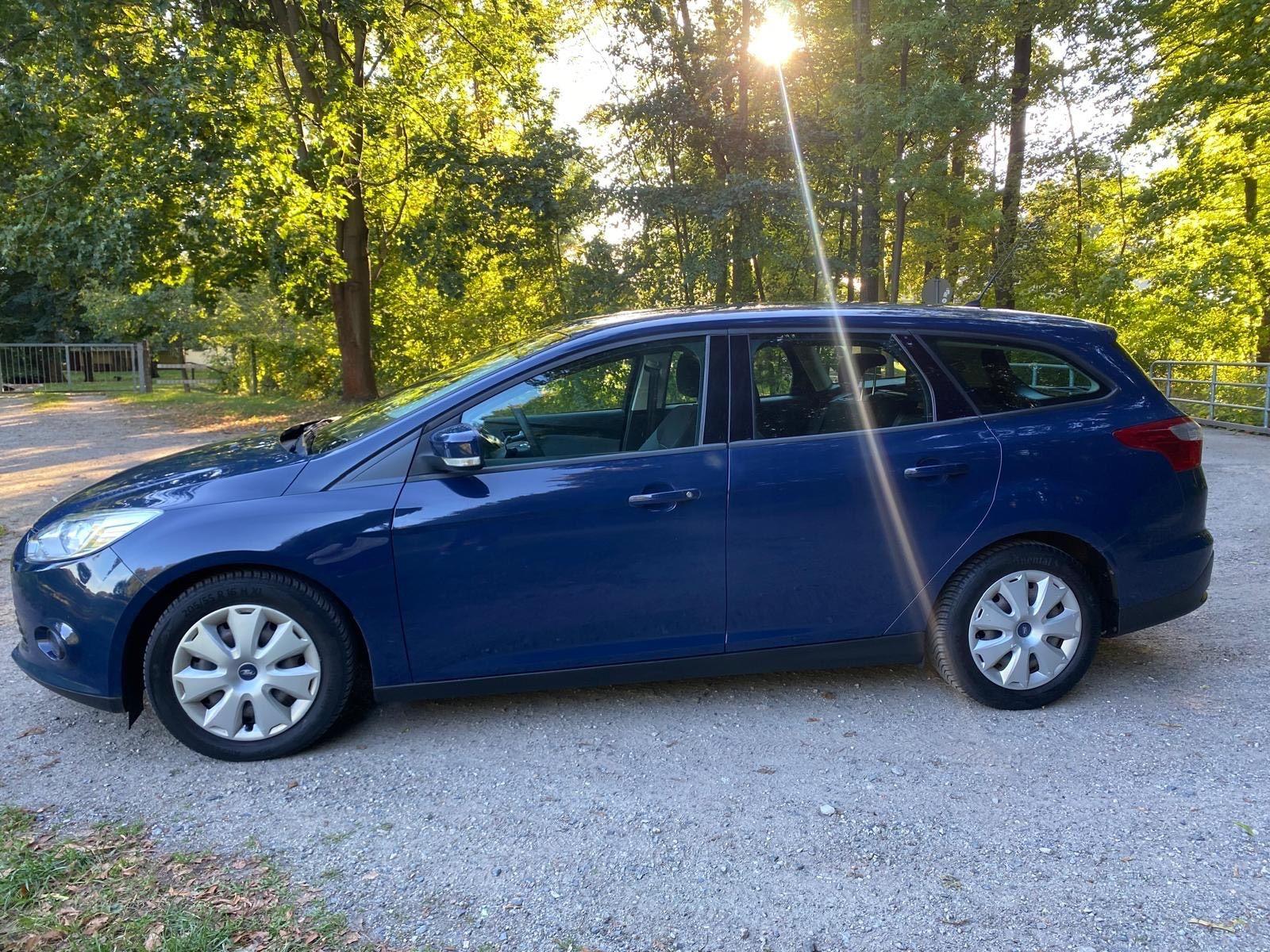Ford Focus 2013 — interior