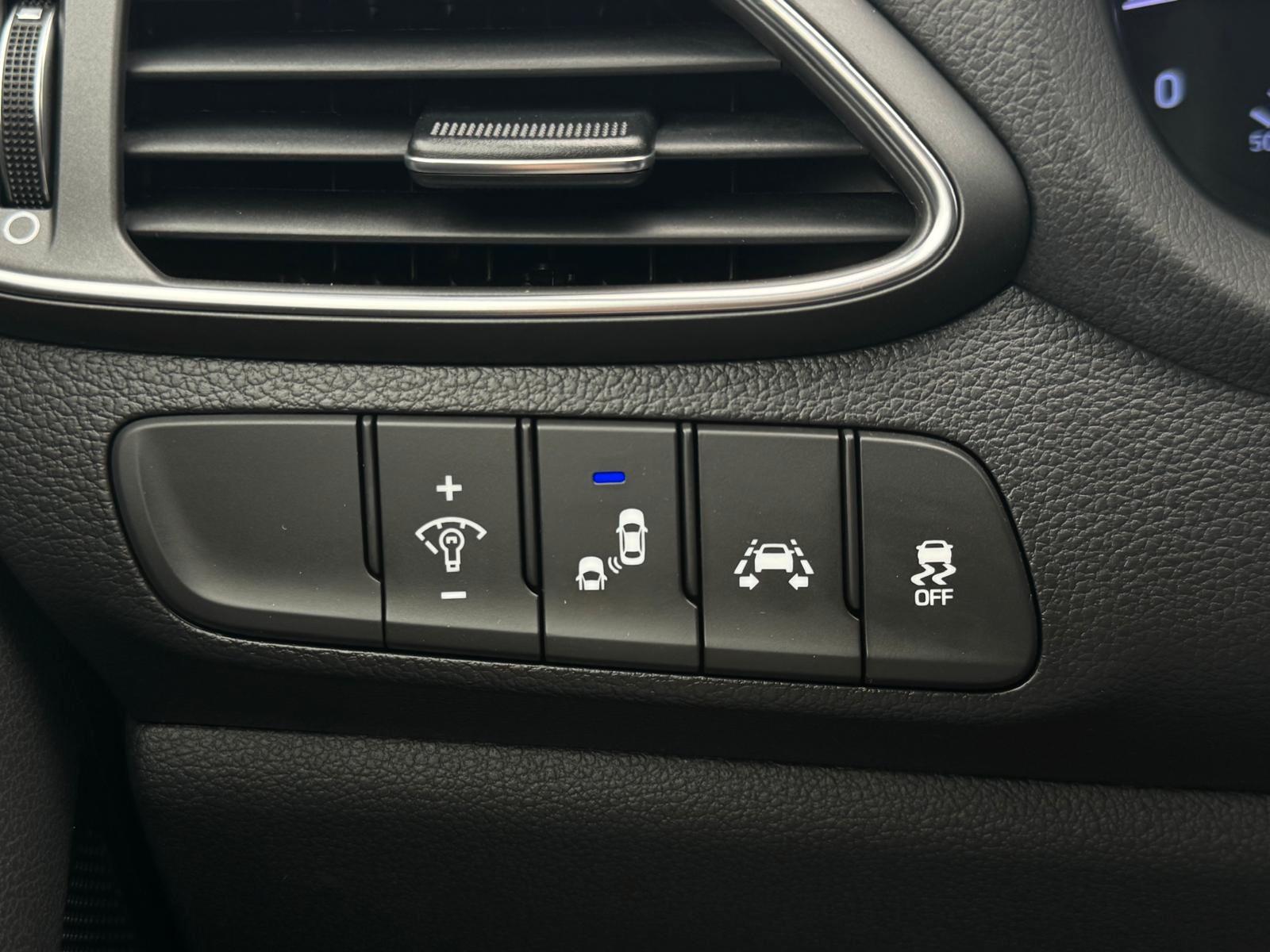 Hyundai i30 cw Premium AUTOMATIK°ACC°NAVI°LED°KAMERA
