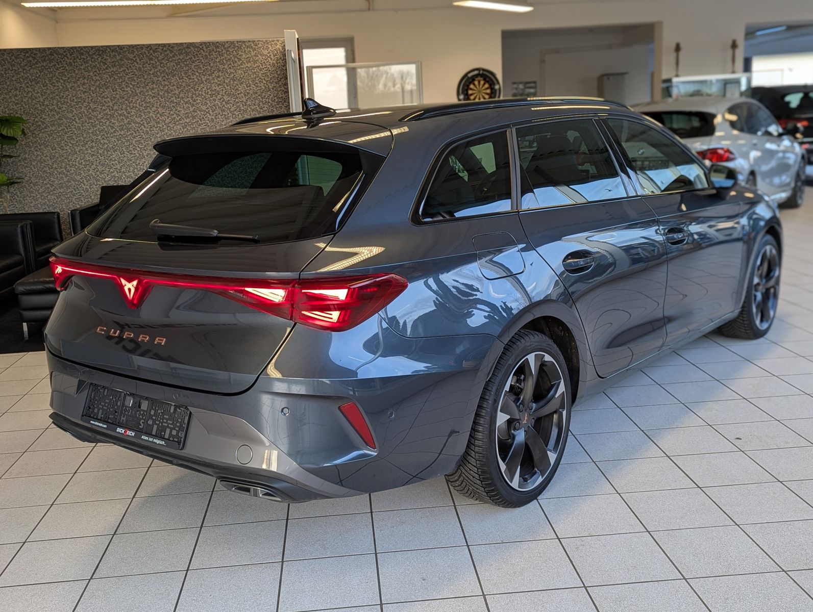 CUPRA Leon 2.0 TDI Intelligent-Dynamic-Edge-Pake Cam - Image 7