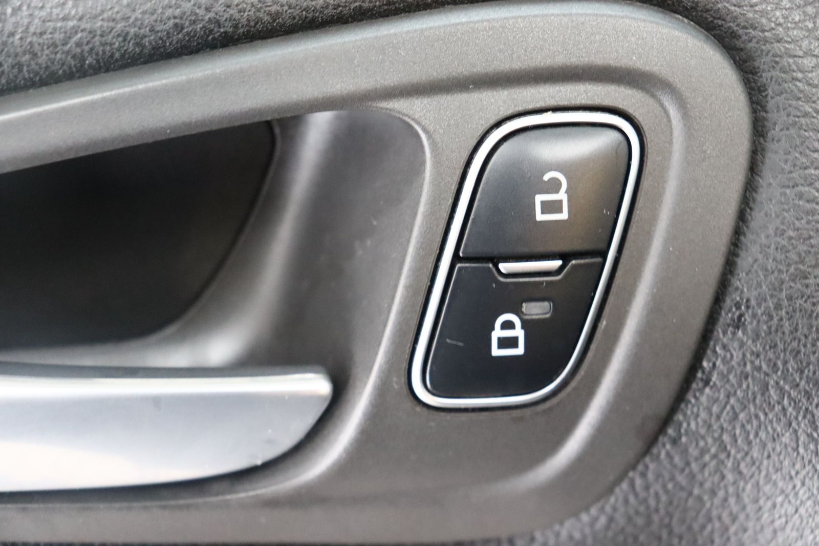 Fahrzeugabbildung Ford C-Max 1.0 * Navi * PDC * SHZ